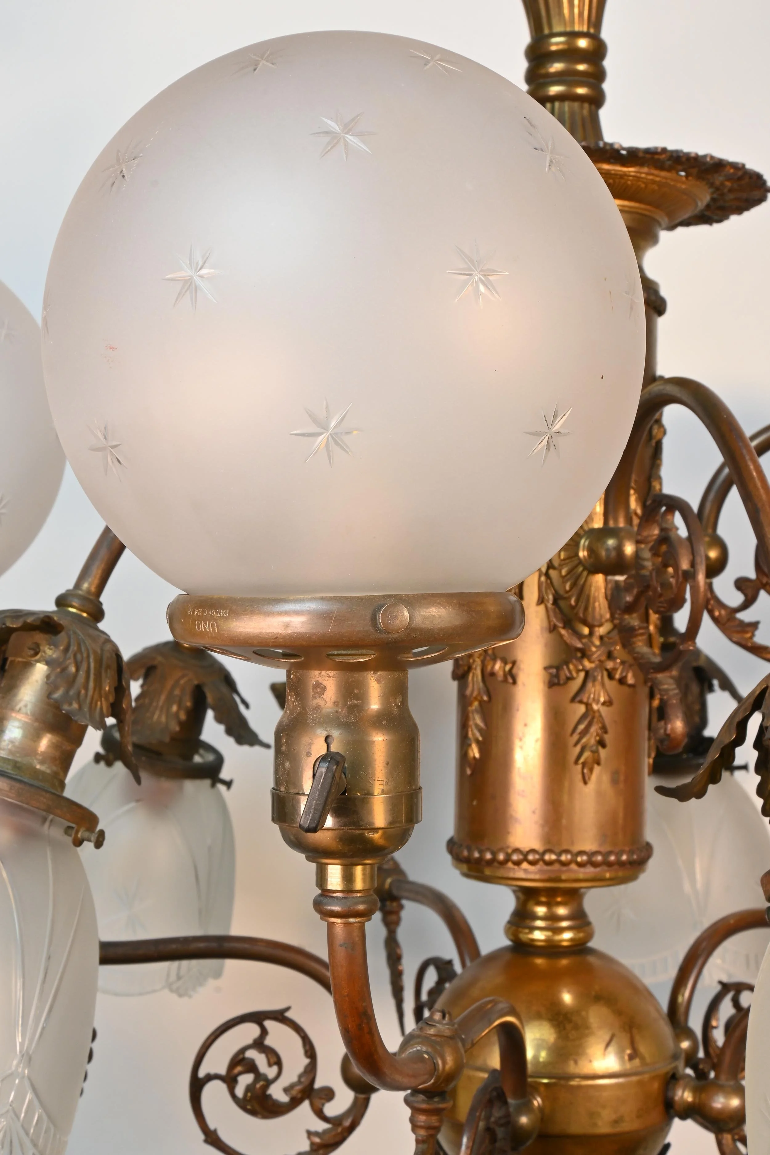 61114+ten+light+chandleir+9.jpg