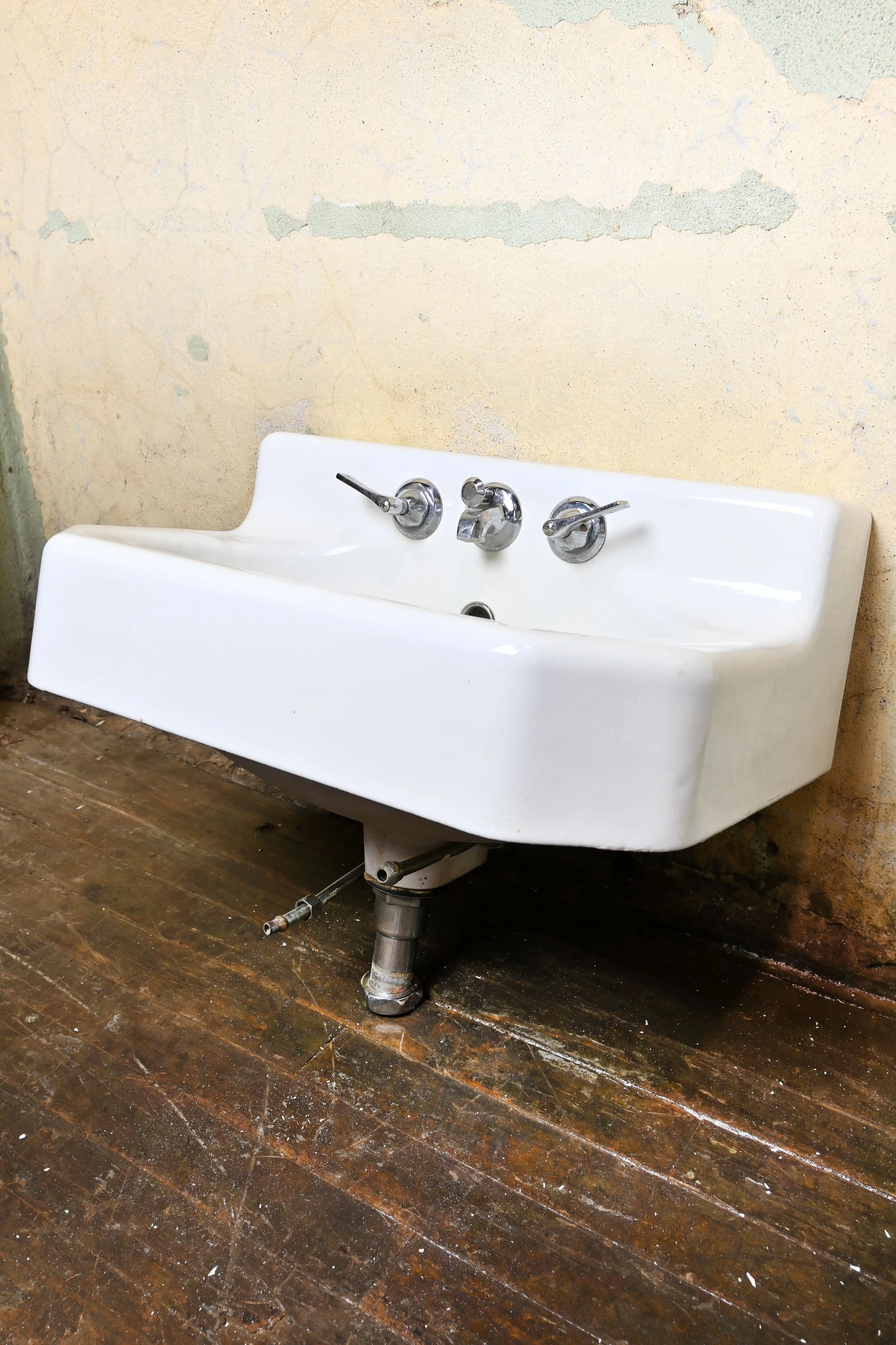 60000-petite-enamel-sink-4.jpg