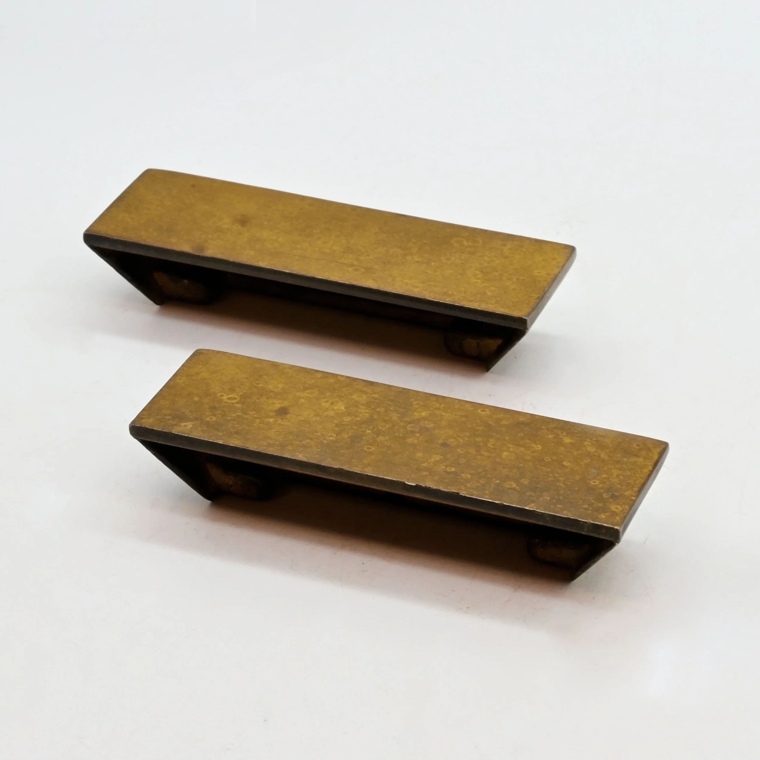 H62328+modern+brass+drawer+pulls+3.jpg