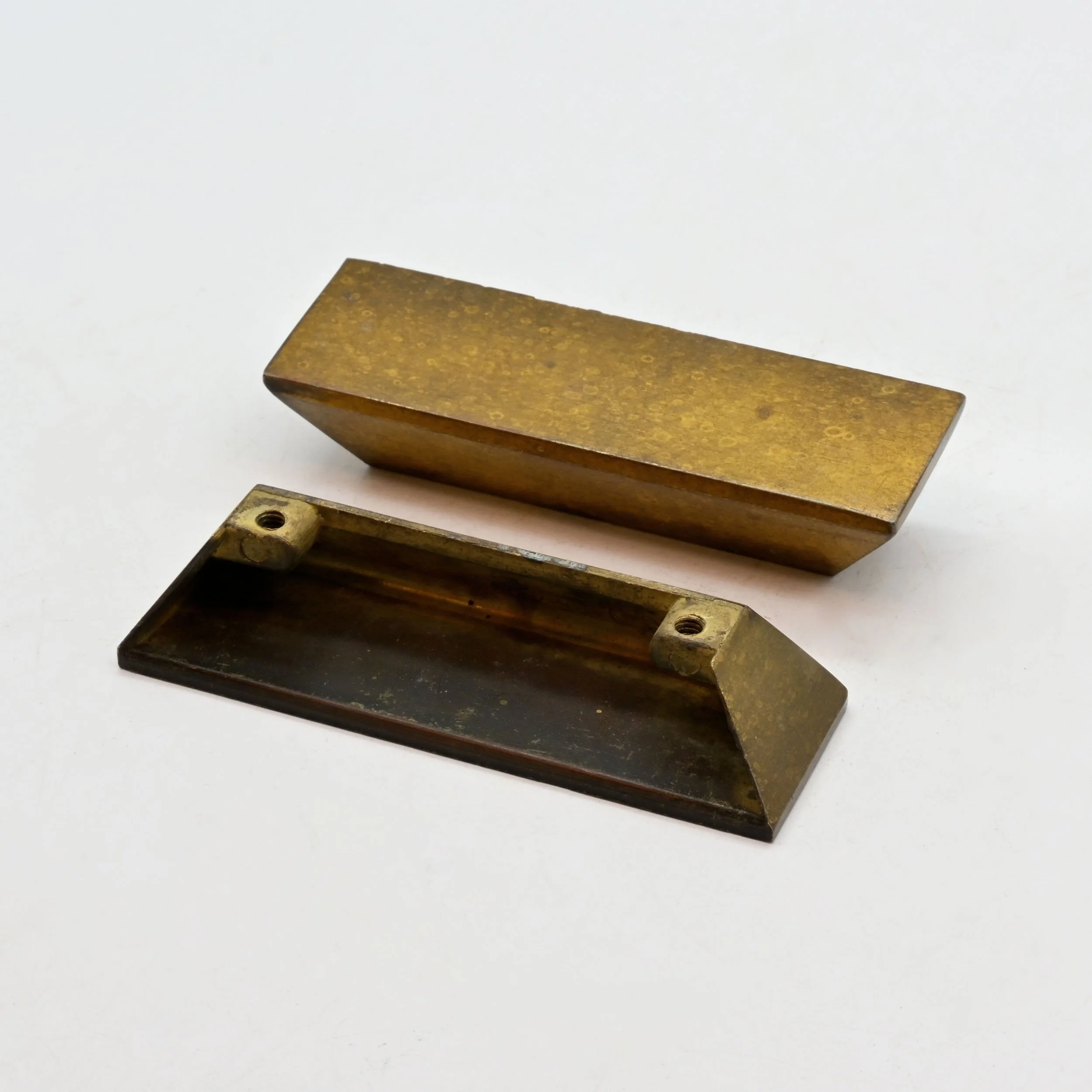 H62328+modern+brass+drawer+pulls+5.jpg