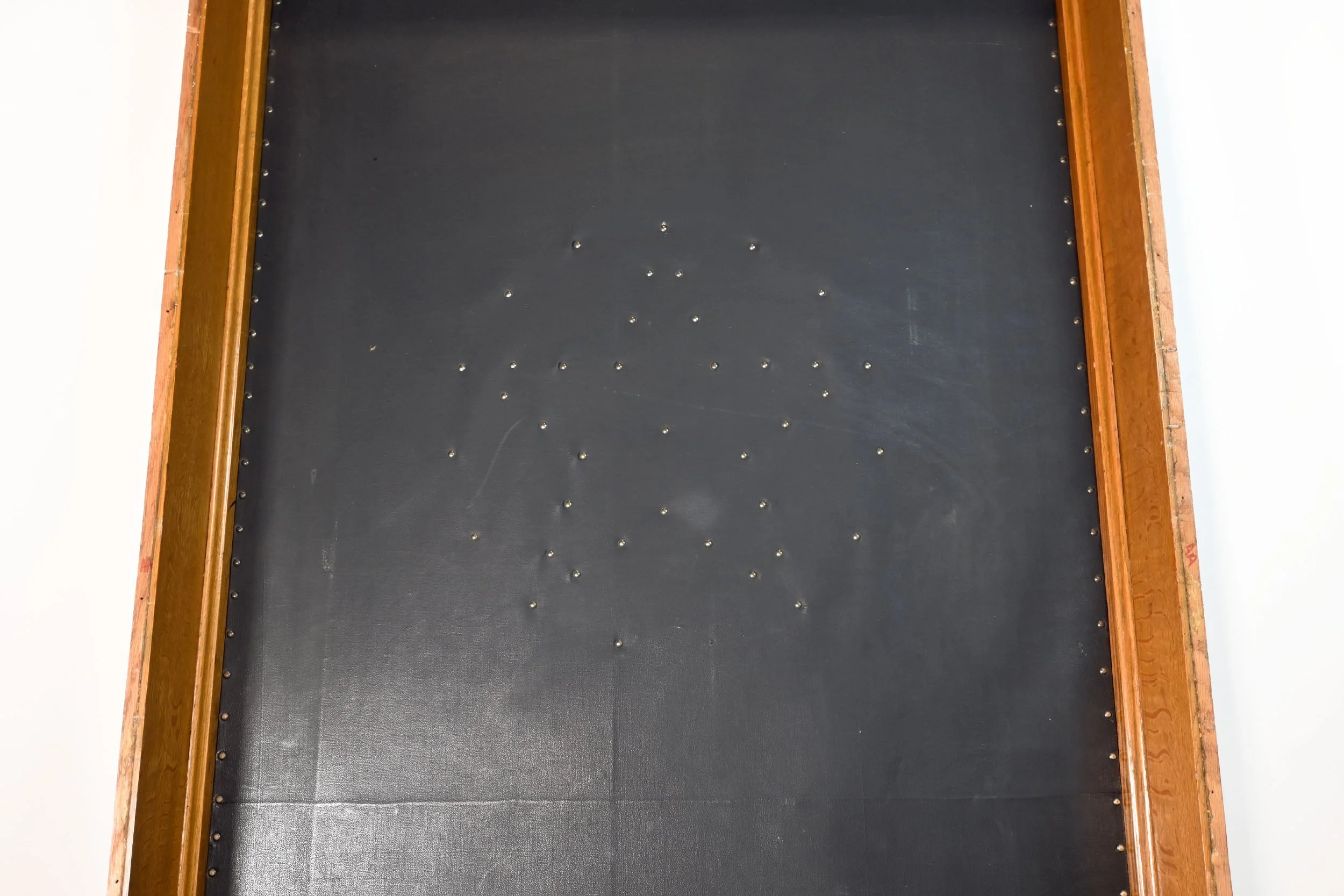 62611+fabric+covered+servers+door+with+star+patterned+tacks+6.jpg