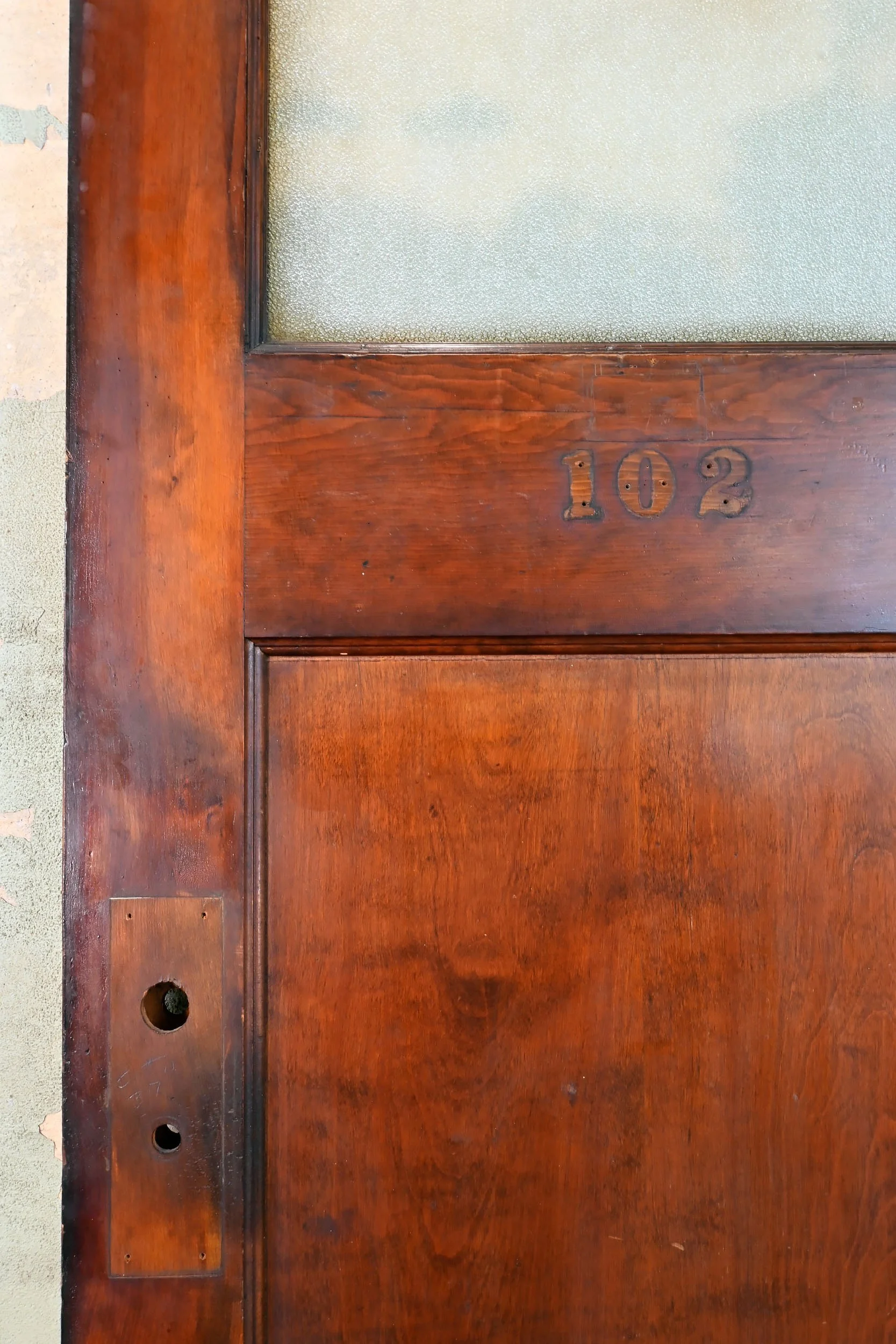 62726+quarter+view+birch+door+with+textured+glass+2.jpg