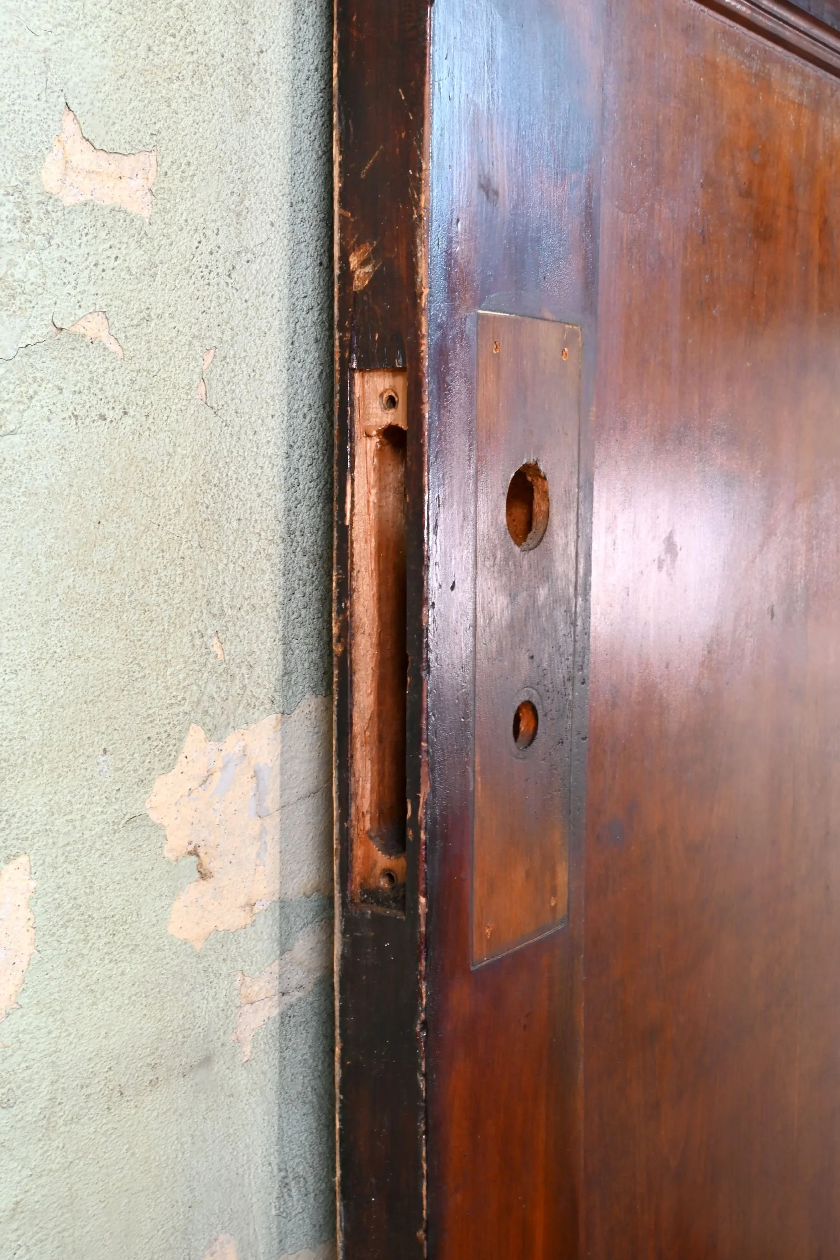 62726+quarter+view+birch+door+with+textured+glass+3.jpg