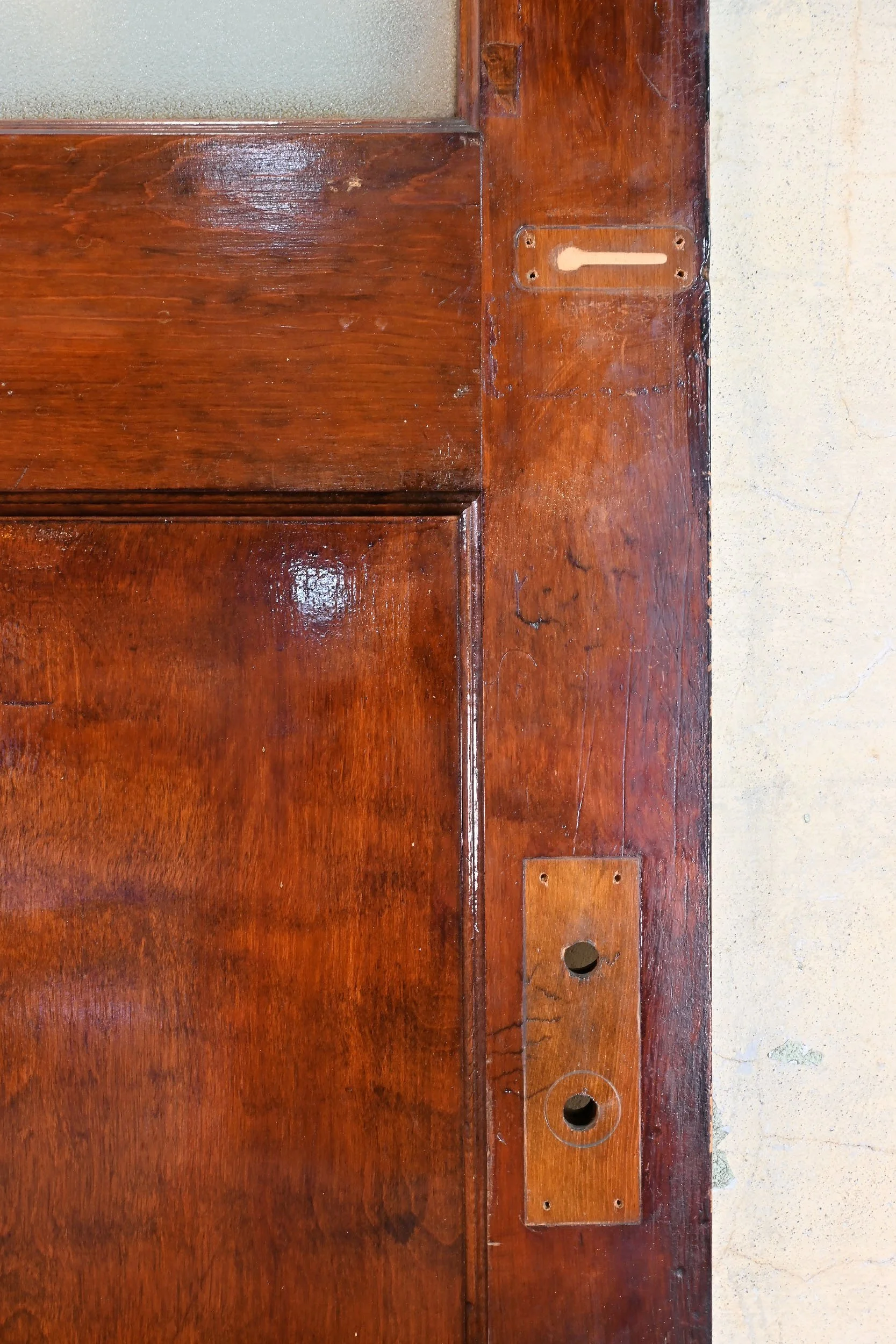 62726+quarter+view+birch+door+with+textured+glass+4.jpg