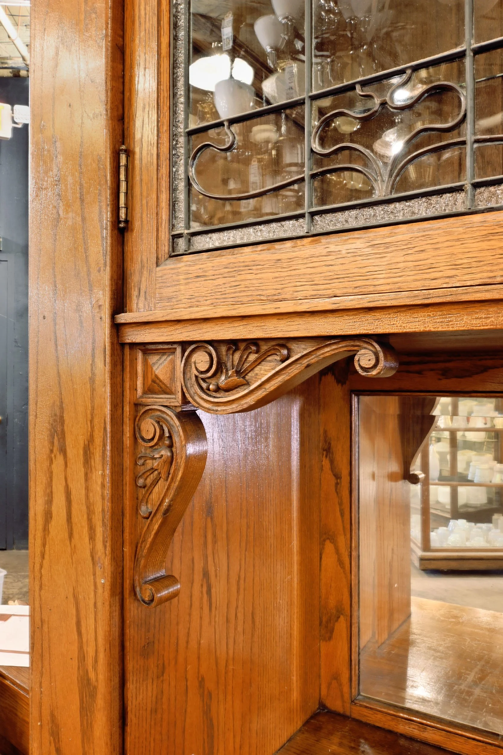 63070+oak+buffet+with+leafy+design+leaded+glass+uppers+4.jpg
