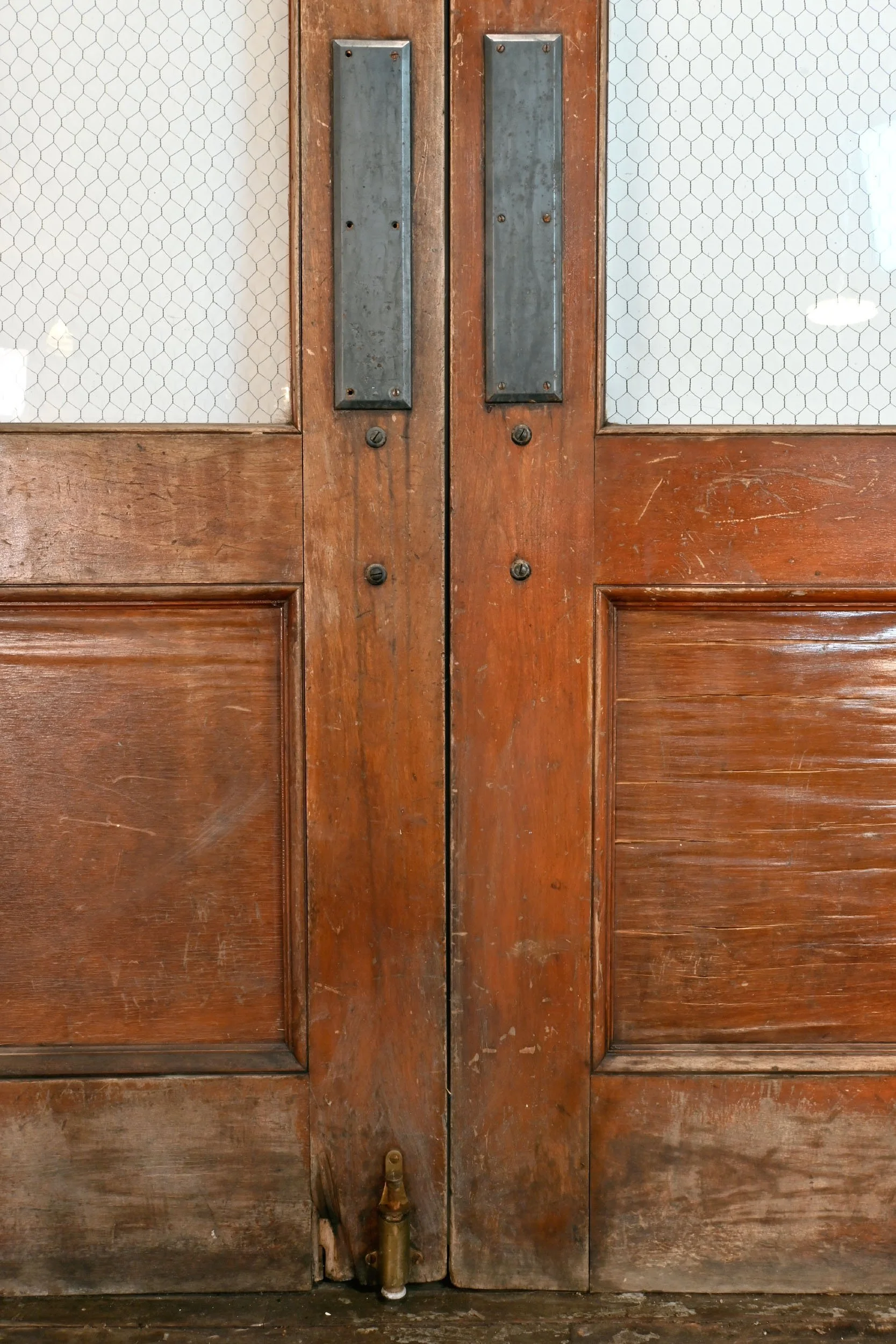 63071+tall+oak+double+doors+with+chickenwire+glass+6.jpg