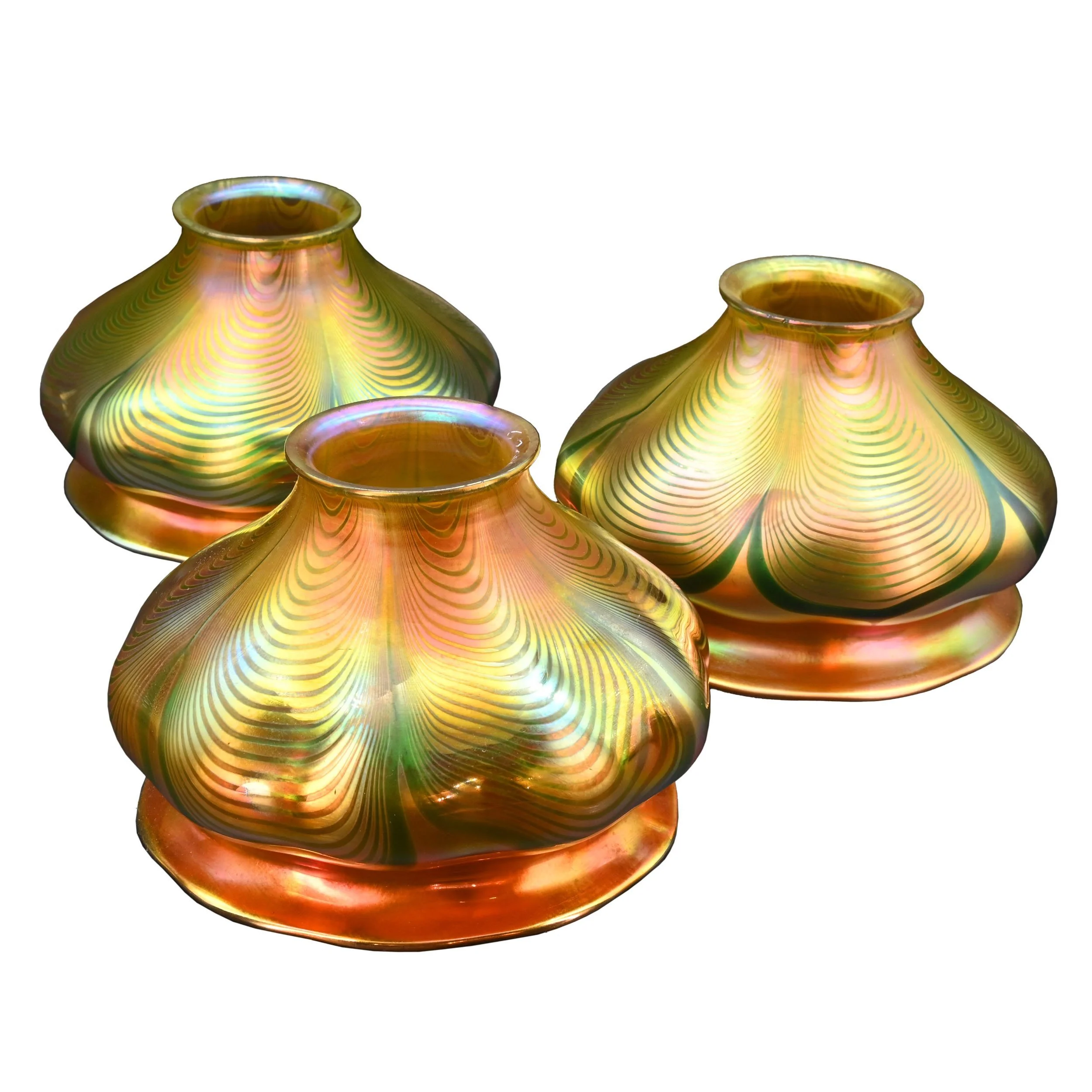 S62088+small+green+gold+iridescent+pulled+feather+squat+shade+1.jpg