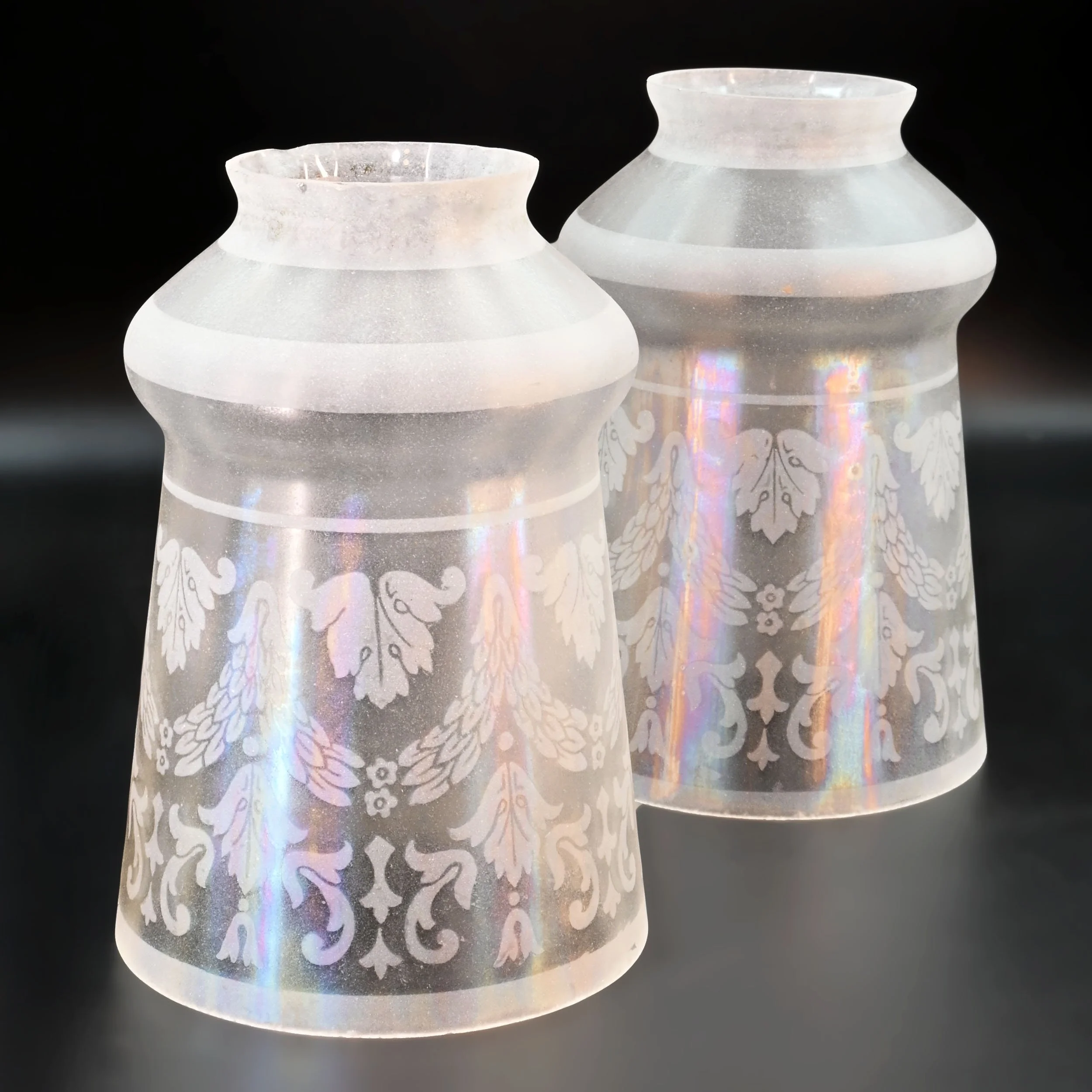 S62572+tall+etched+iridescent+shade+with+garlad+motif+1.jpg