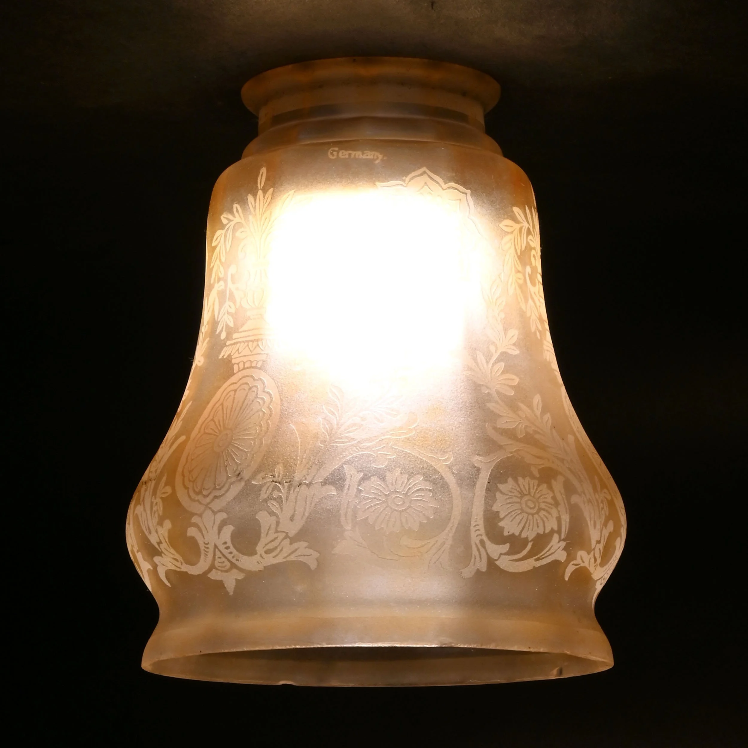S62466+iridescent+amber+etched+shades+with+flower+and+vase+details+3.jpg