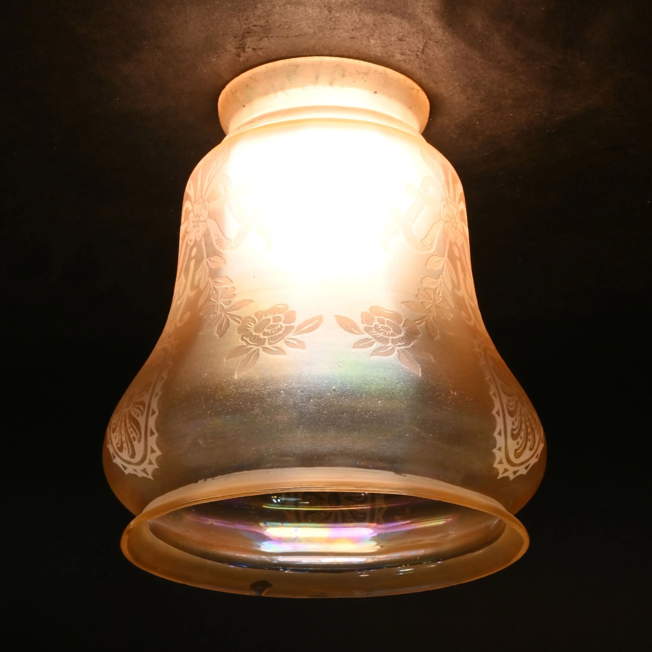 S63091+amber+iridiescent+etched+glass+shades+with+bows+and+garland+3.jpg