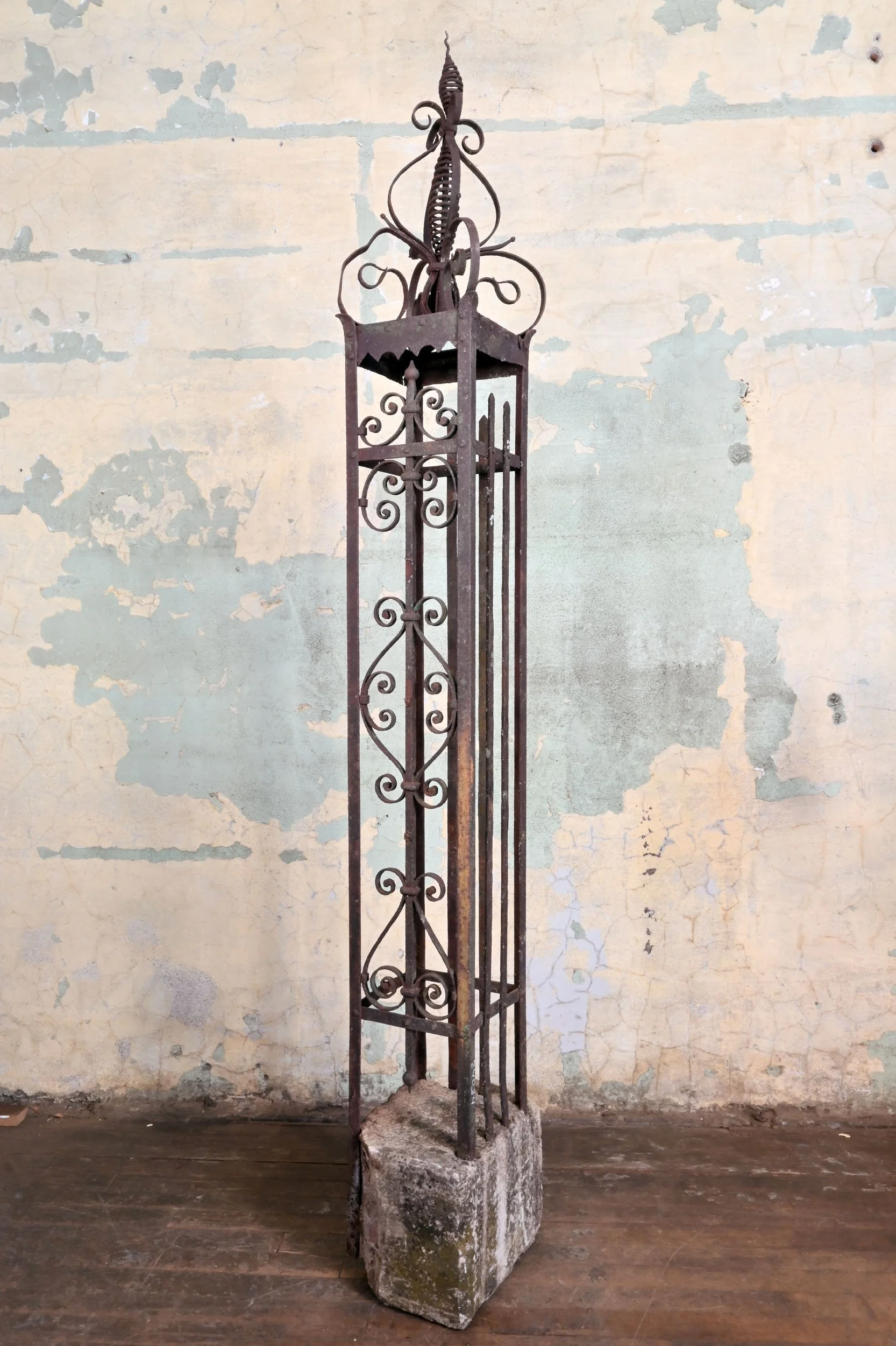 24034+wrought+iron+victorian+stanchion+posts+2.jpg