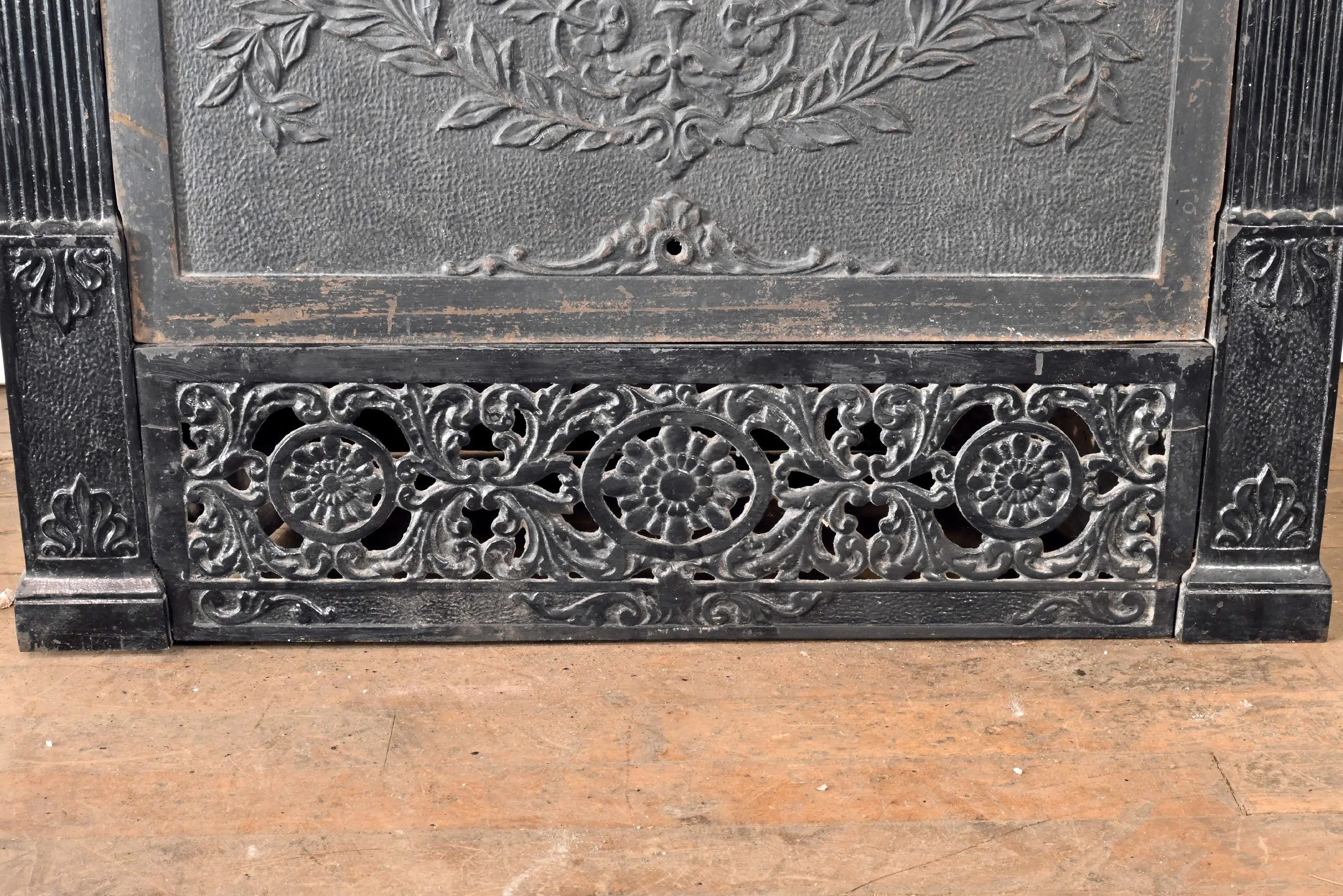 24085+black+finish+cast+iron+fireplace+insert+with+summer+cover+3.jpg