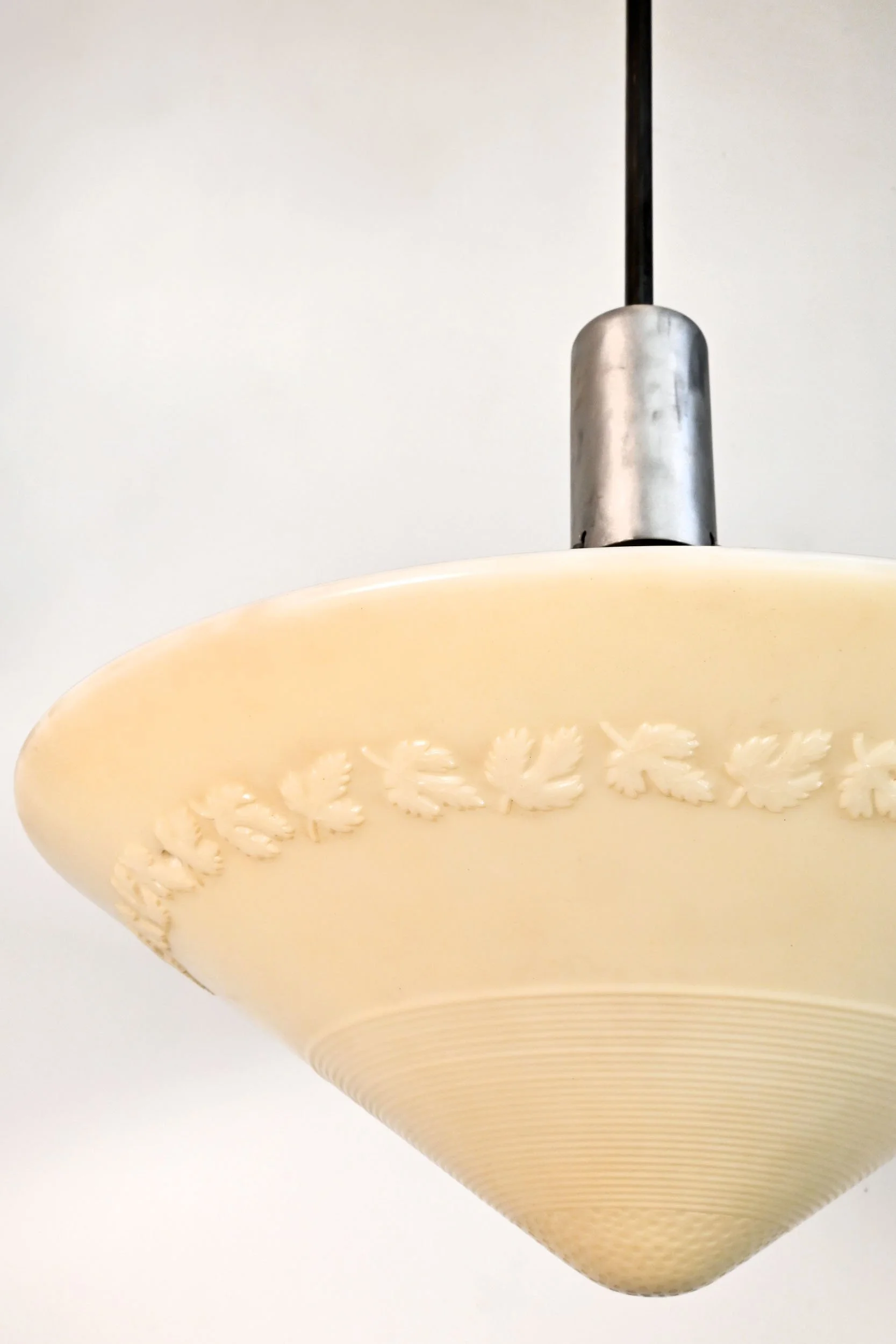 24181B+cream+three+chain+molded+shade+with+maple+leaf+detail+on+midcentury+aluminum+pendant+2.jpg