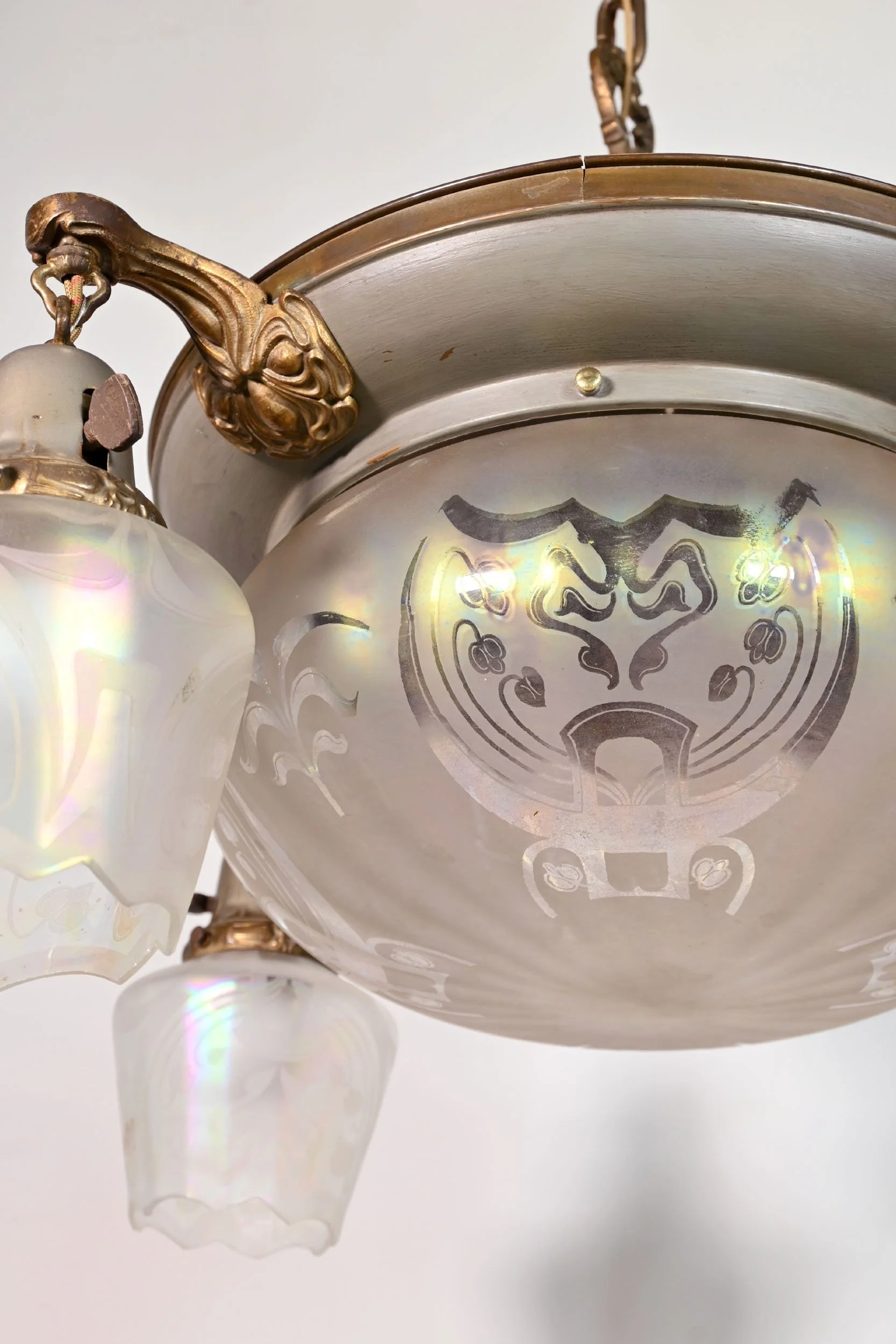 24199+art+nouveau+two+tone+chandelier+with+iridescent+bowl+and+four+matching+shades+5.jpg