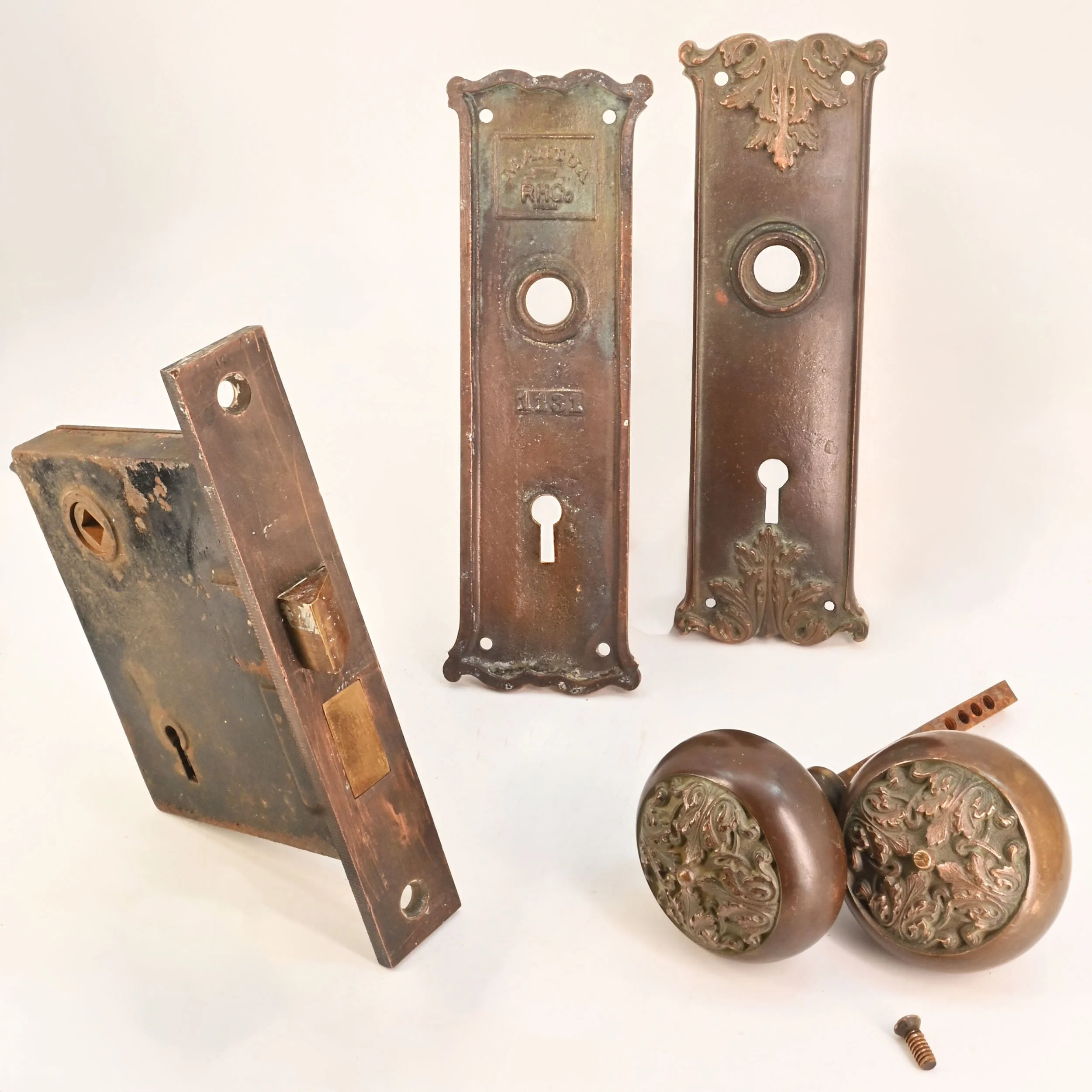 24291+reading+hardware+co+manuta+brass+passage+set+4.jpg