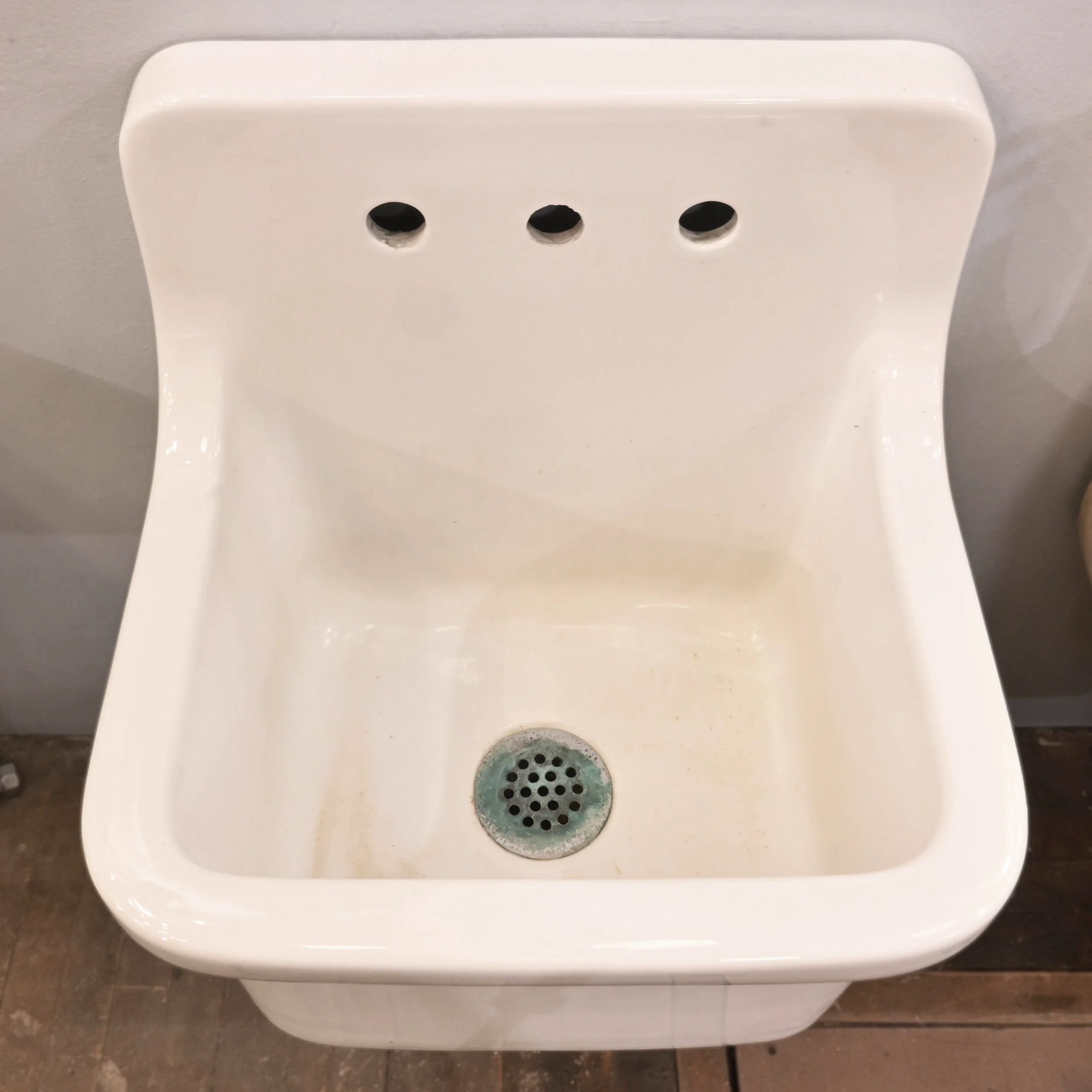 24246+standard+porcelain+utility+sink+4.jpg