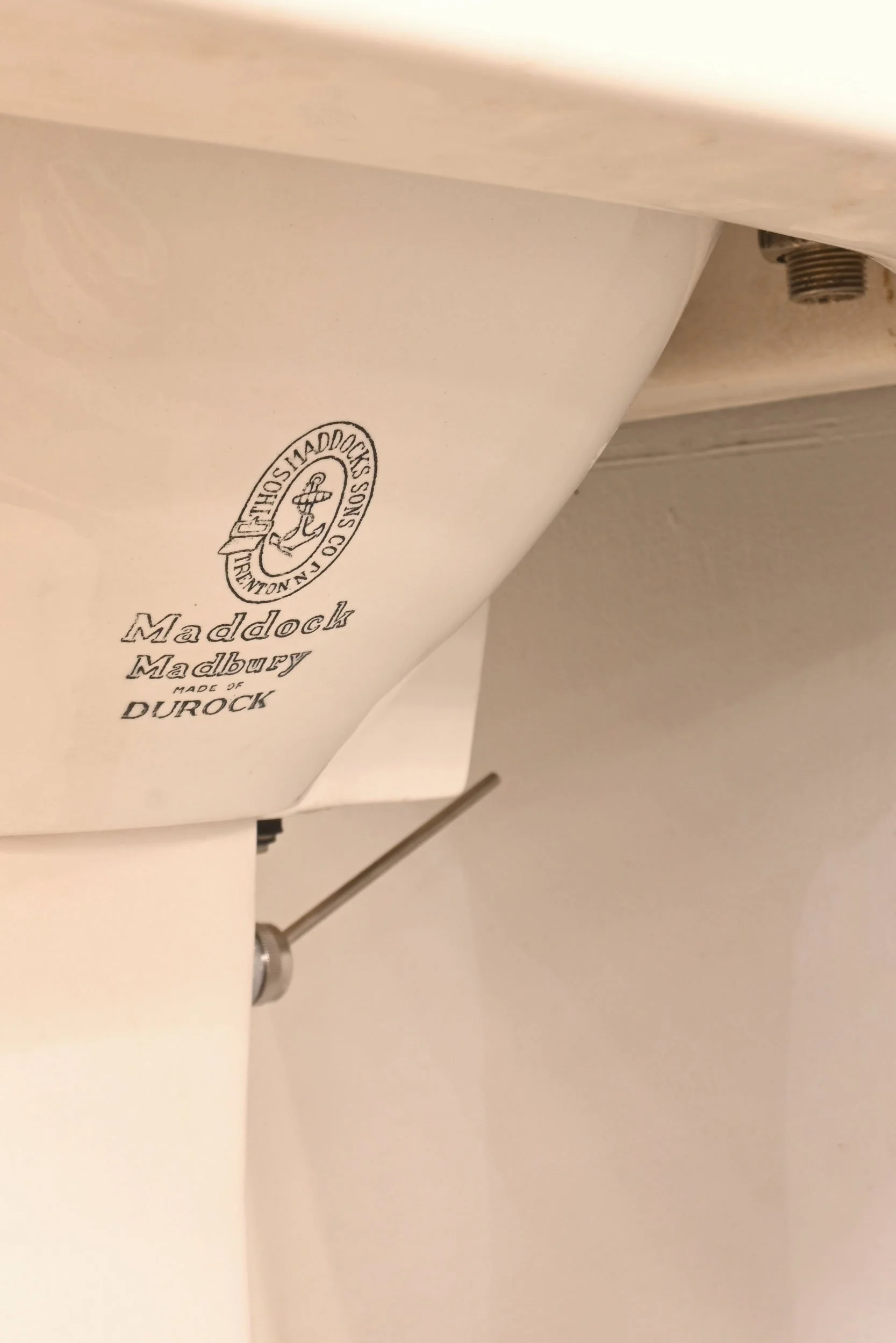 24294+durock+vitreous+china+pedestal+sink+2.jpg