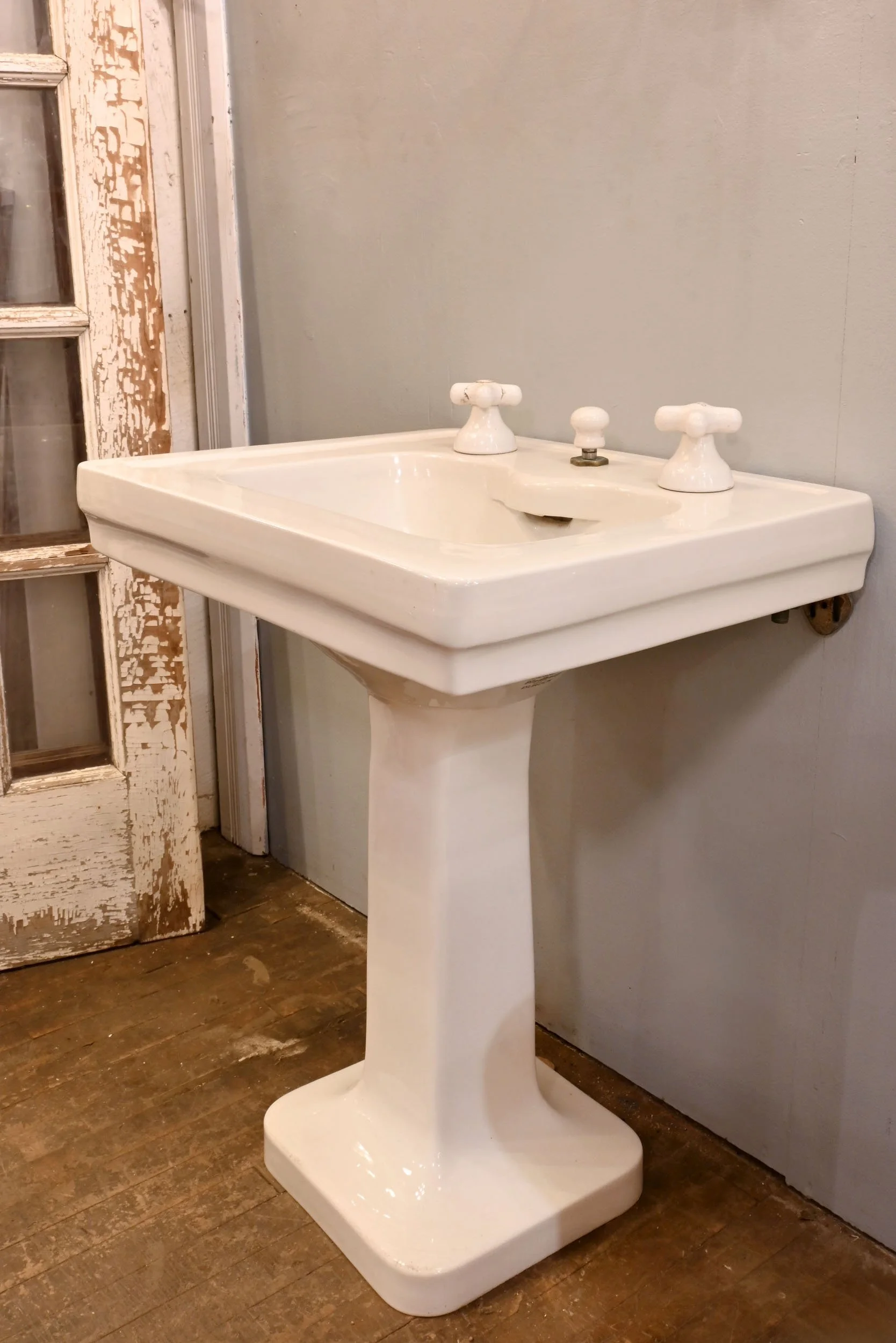 24294+durock+vitreous+china+pedestal+sink+3.jpg