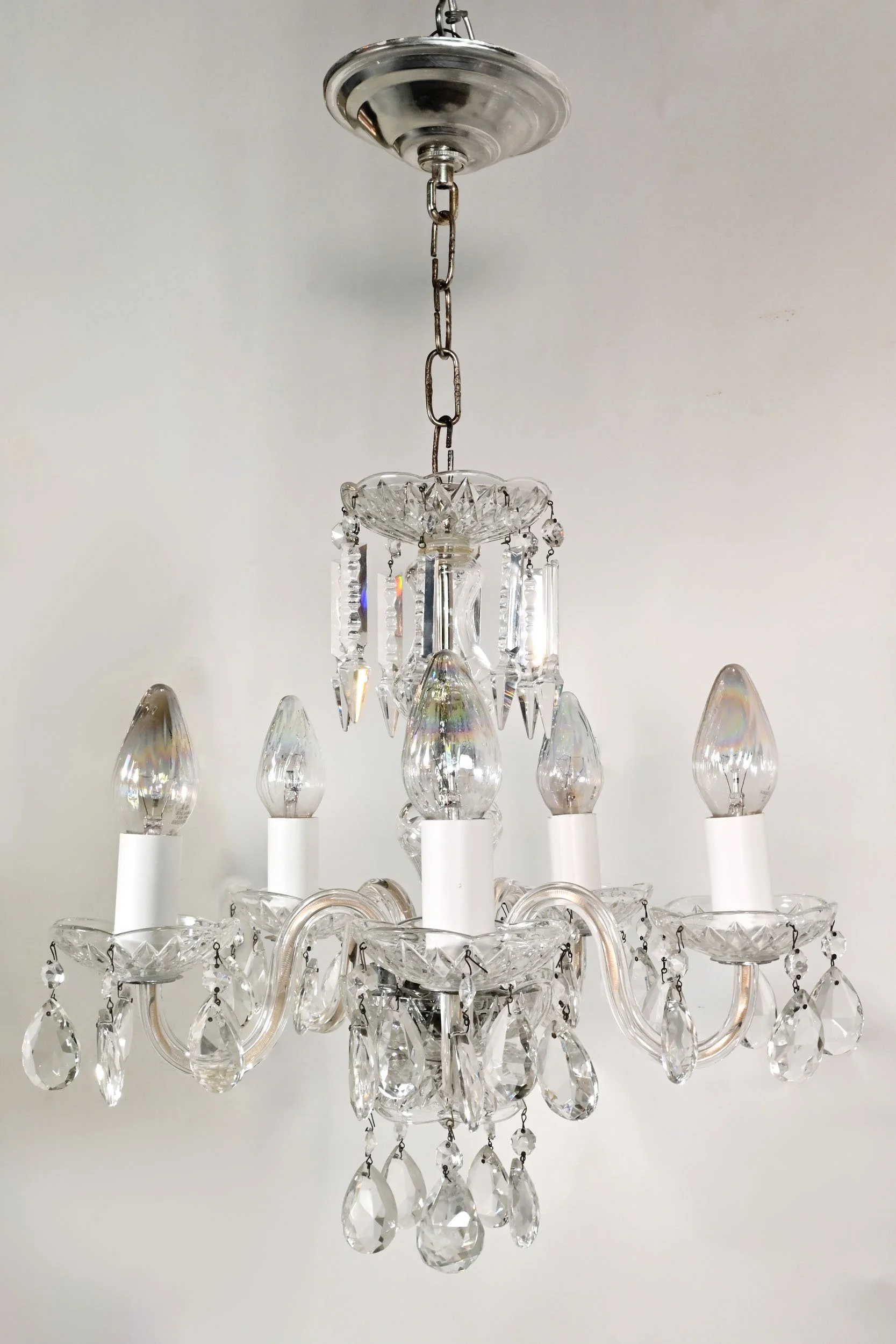 24453+glass+five+candle+chandelier+with+teardrop+and+spear+crystals+2.jpg