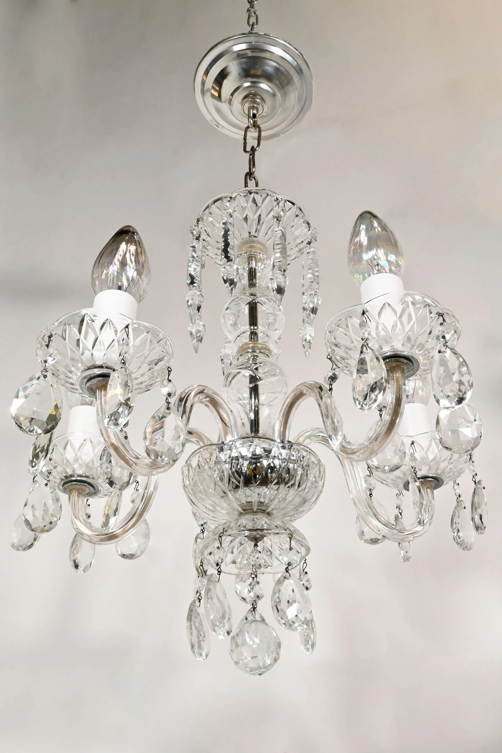 24453+glass+five+candle+chandelier+with+teardrop+and+spear+crystals+3.jpg