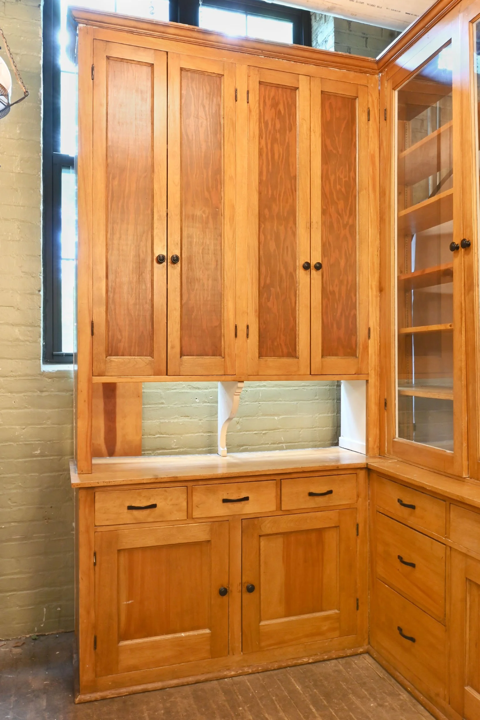 24521+maple+corner+kitchen+cabinet+with+glass+upper+doors+2.jpg
