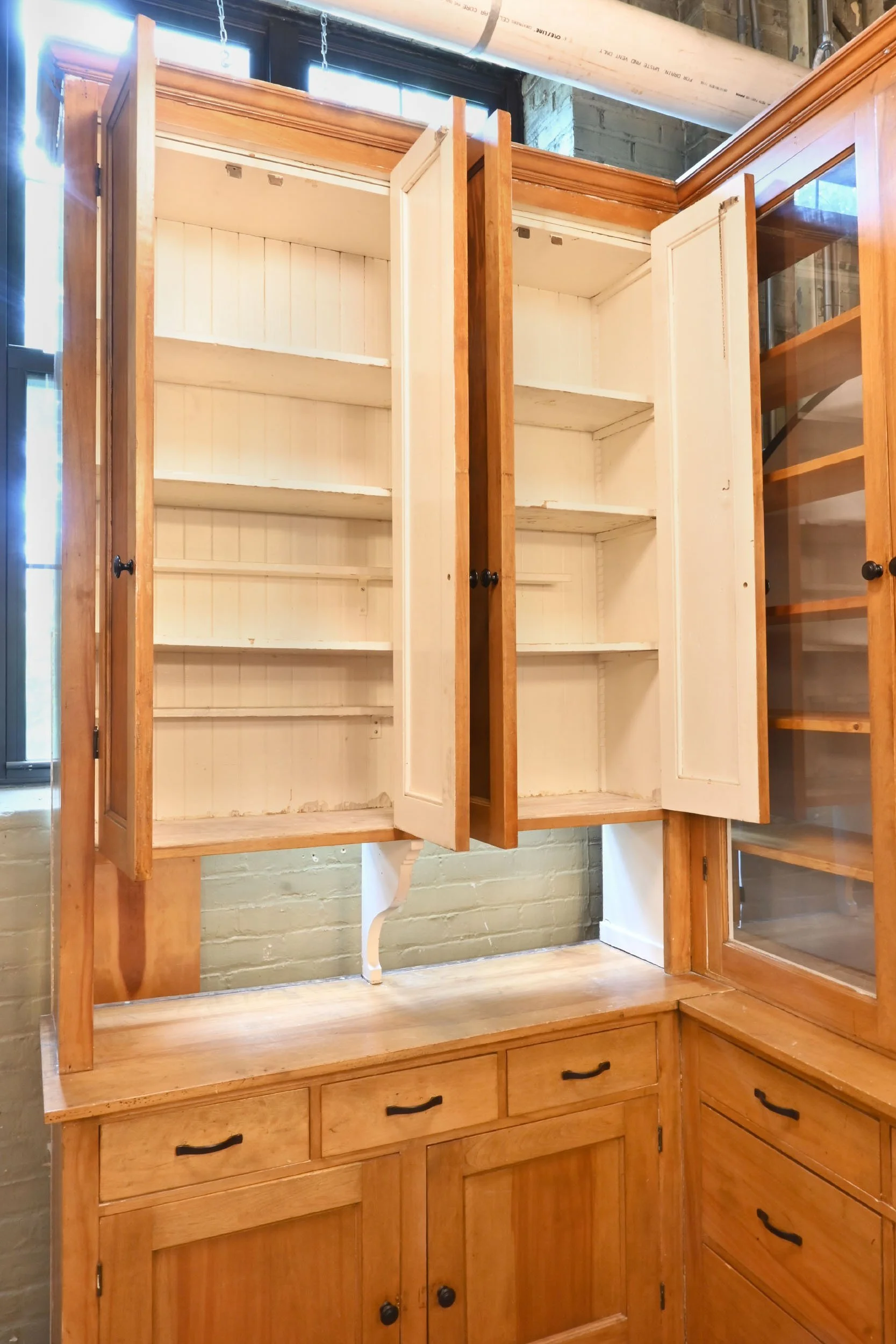 24521+maple+corner+kitchen+cabinet+with+glass+upper+doors+5.jpg