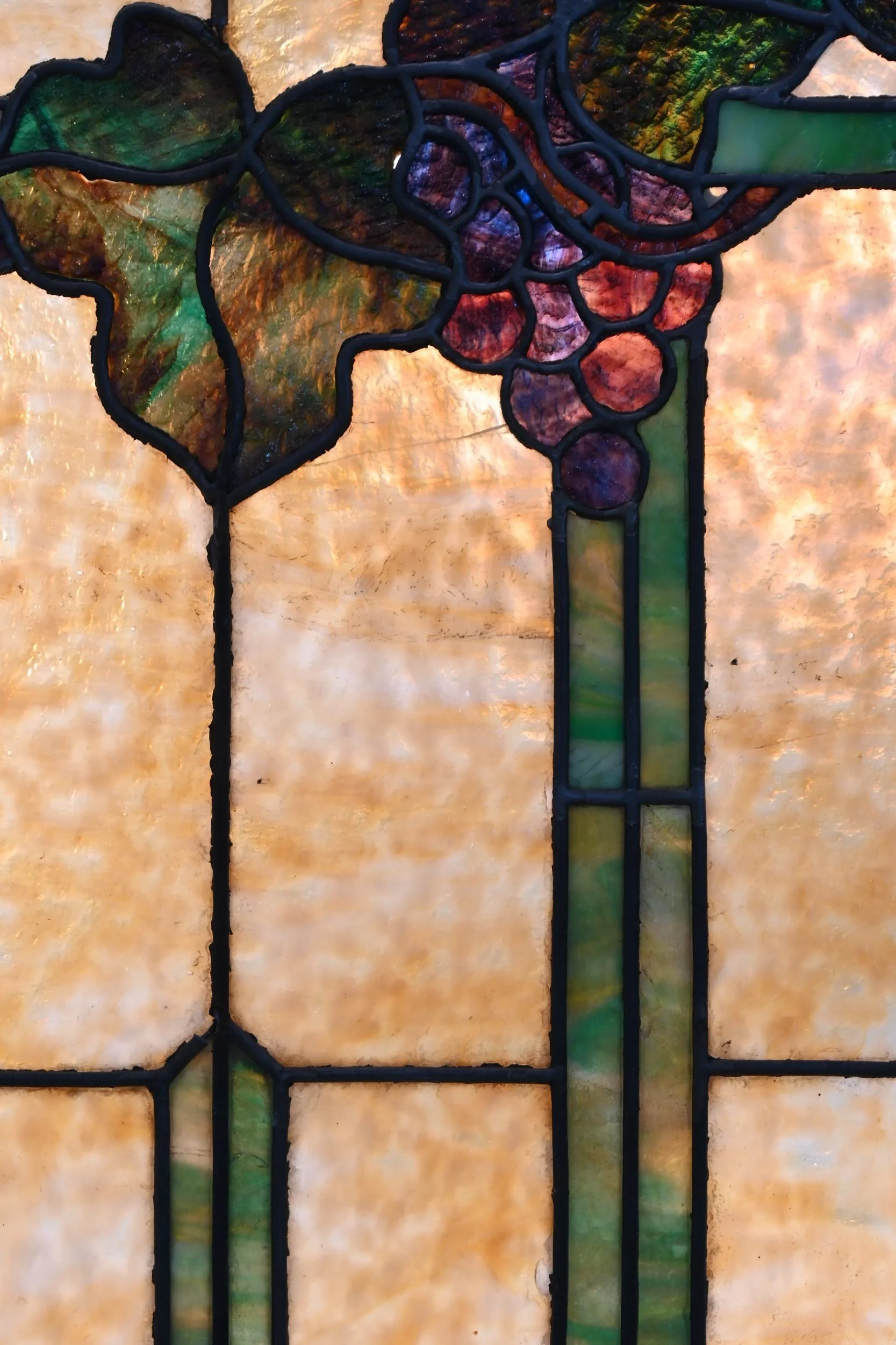 64435+vine+%26+grape+slag+stained+glass+2.jpg
