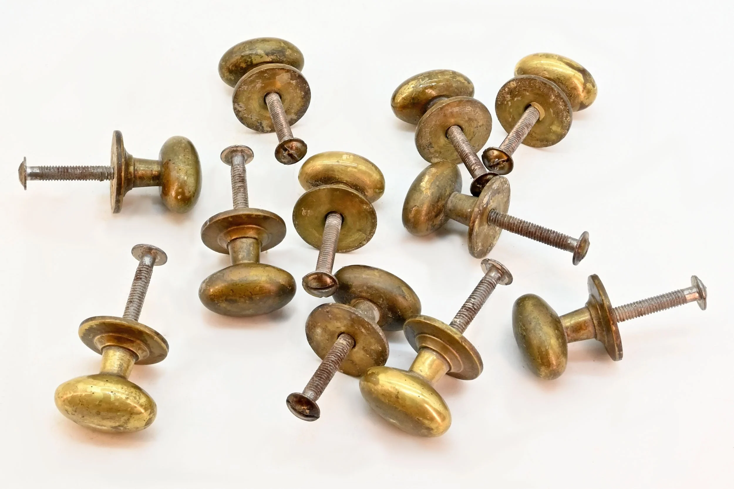 24564+oval+brass+cabinet+pulls+2.jpg