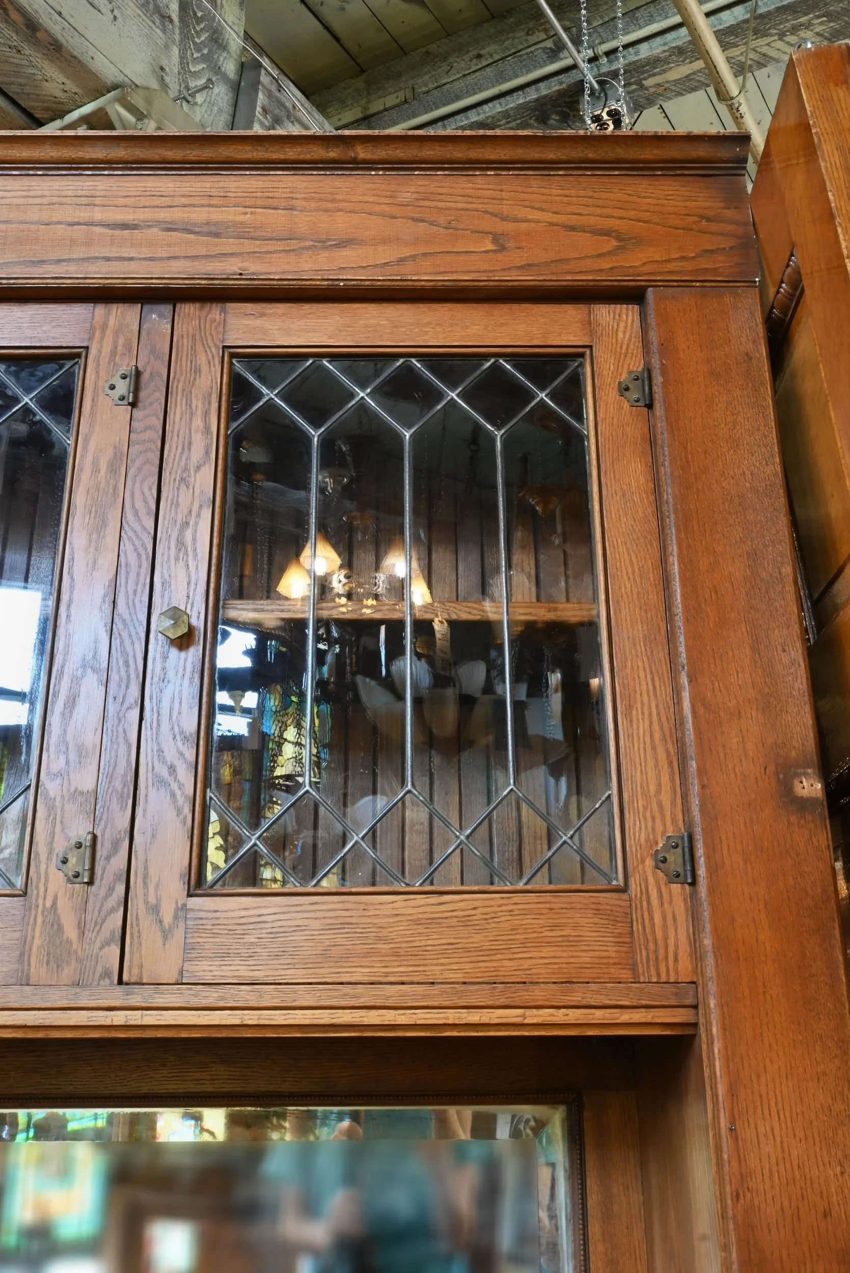 24720+oak+arts+and+crafts+buffet+with+hexagonal+knobs+and+leaded+glass+upper+doors+6.jpg