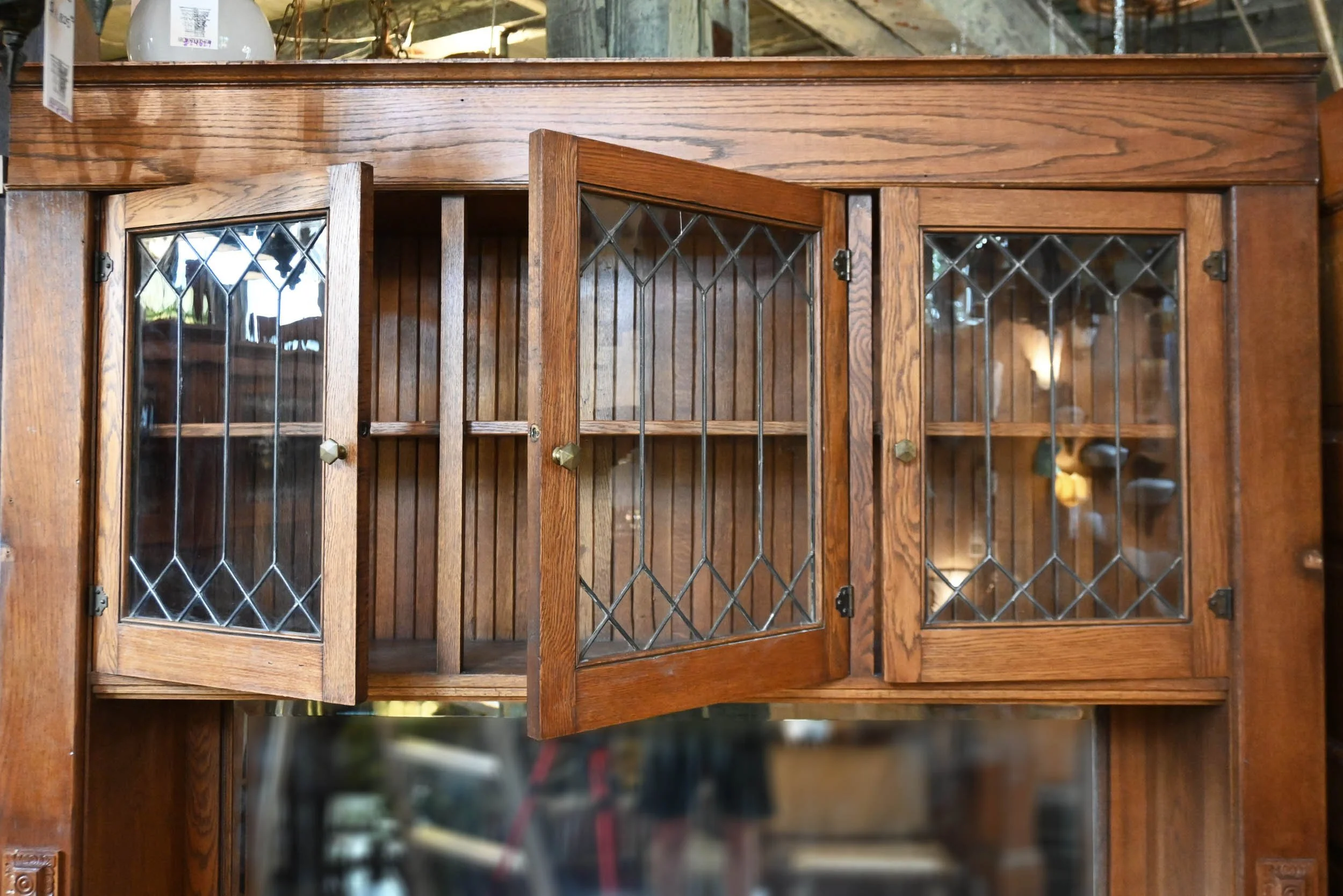 24720+oak+arts+and+crafts+buffet+with+hexagonal+knobs+and+leaded+glass+upper+doors+7.jpg