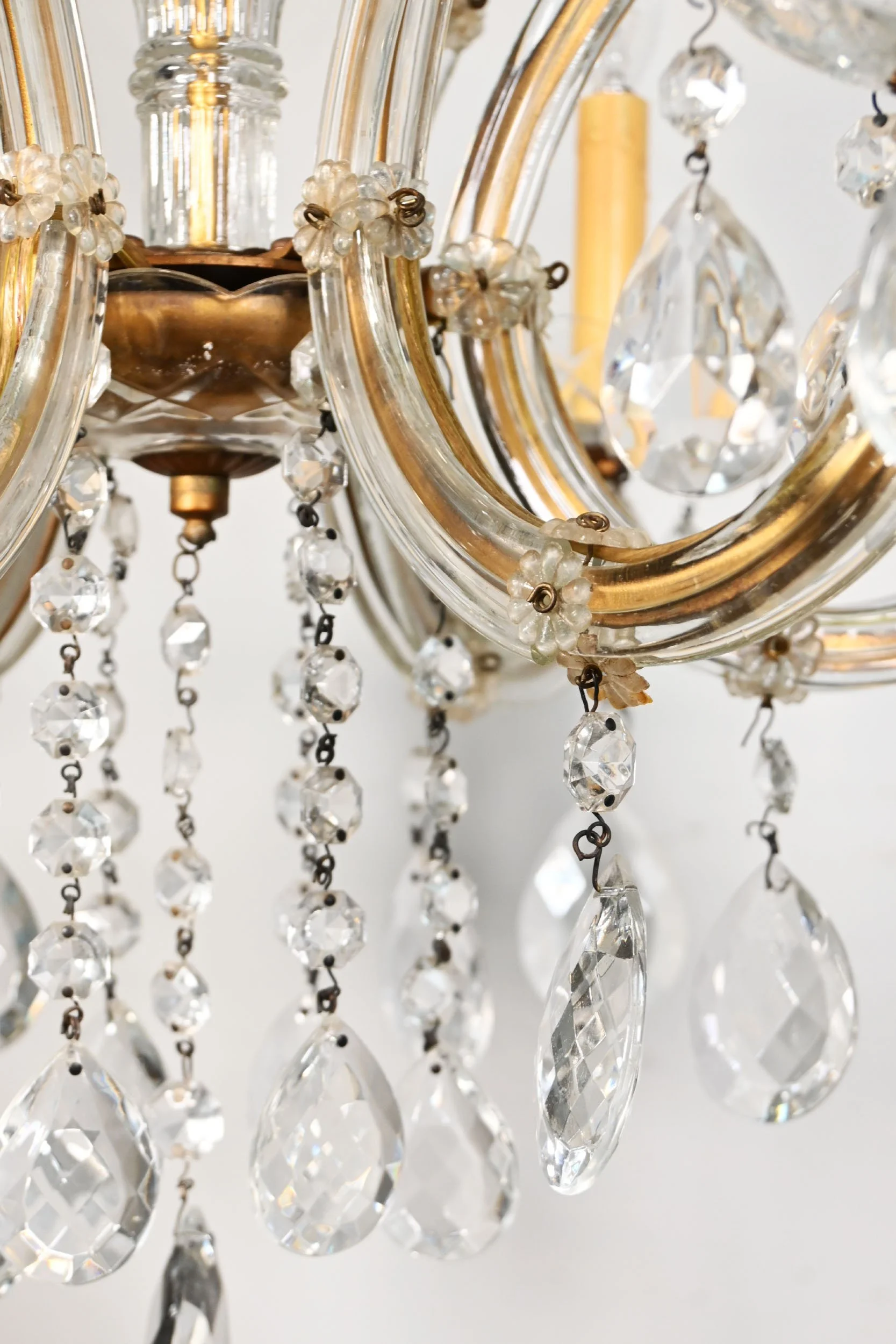 24719+six+candle+maria+theresa+chandelier+3.jpg