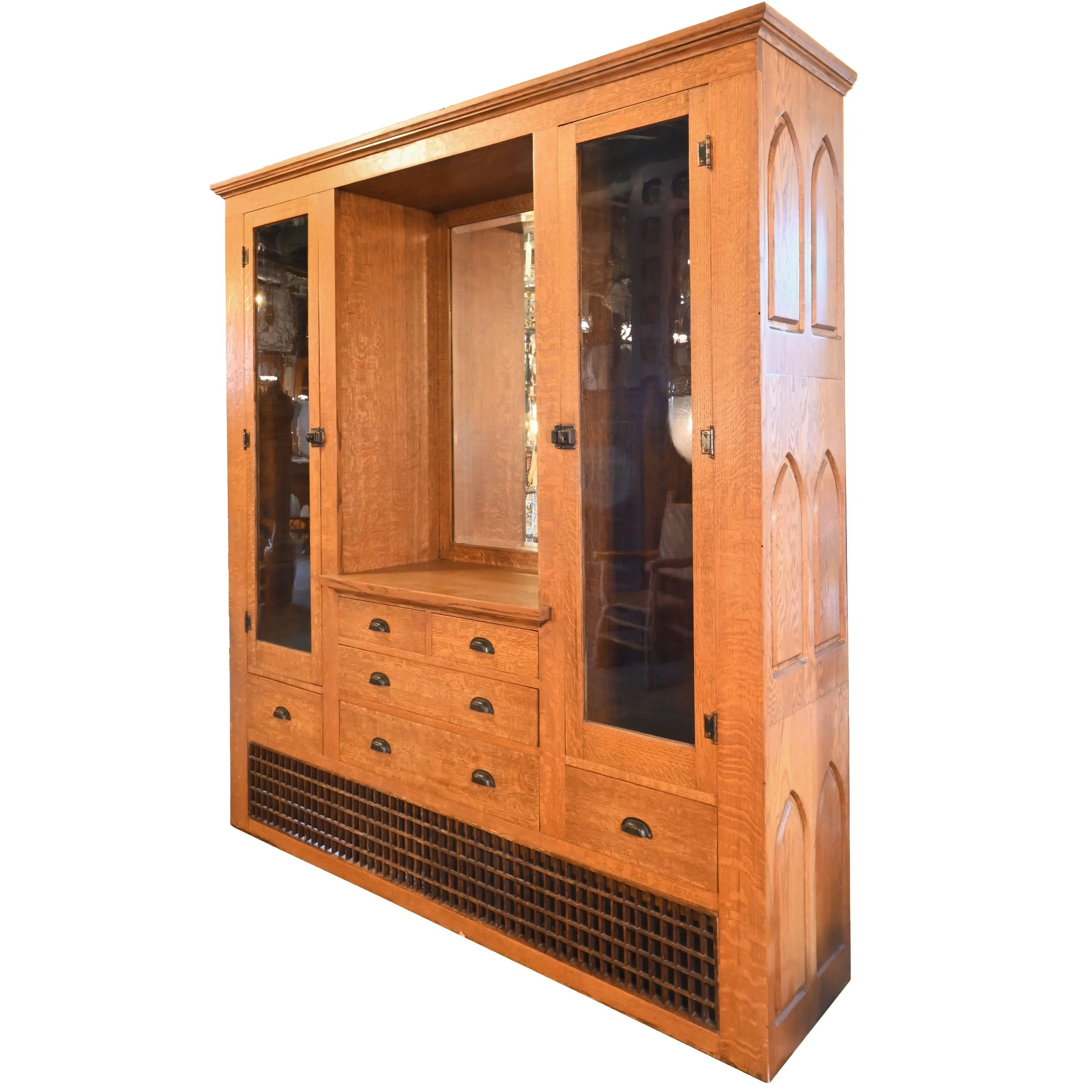 24874+quartersawn+golden+oak+built+in+cabinet+with+glass+doors+and+simple+gothic+arch+detail+1.jpg