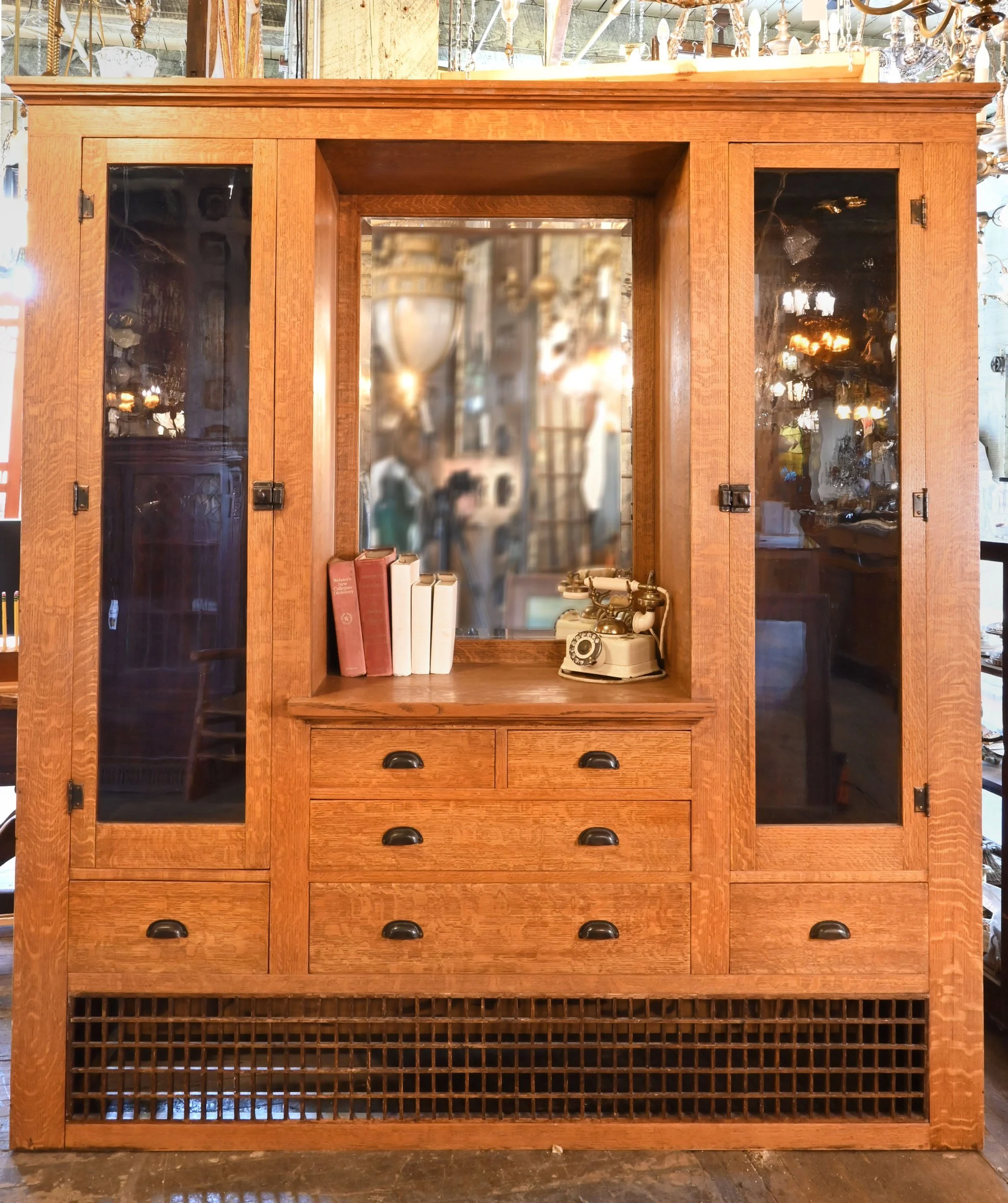 24874+quartersawn+golden+oak+built+in+cabinet+with+glass+doors+and+simple+gothic+arch+detail+2.jpg