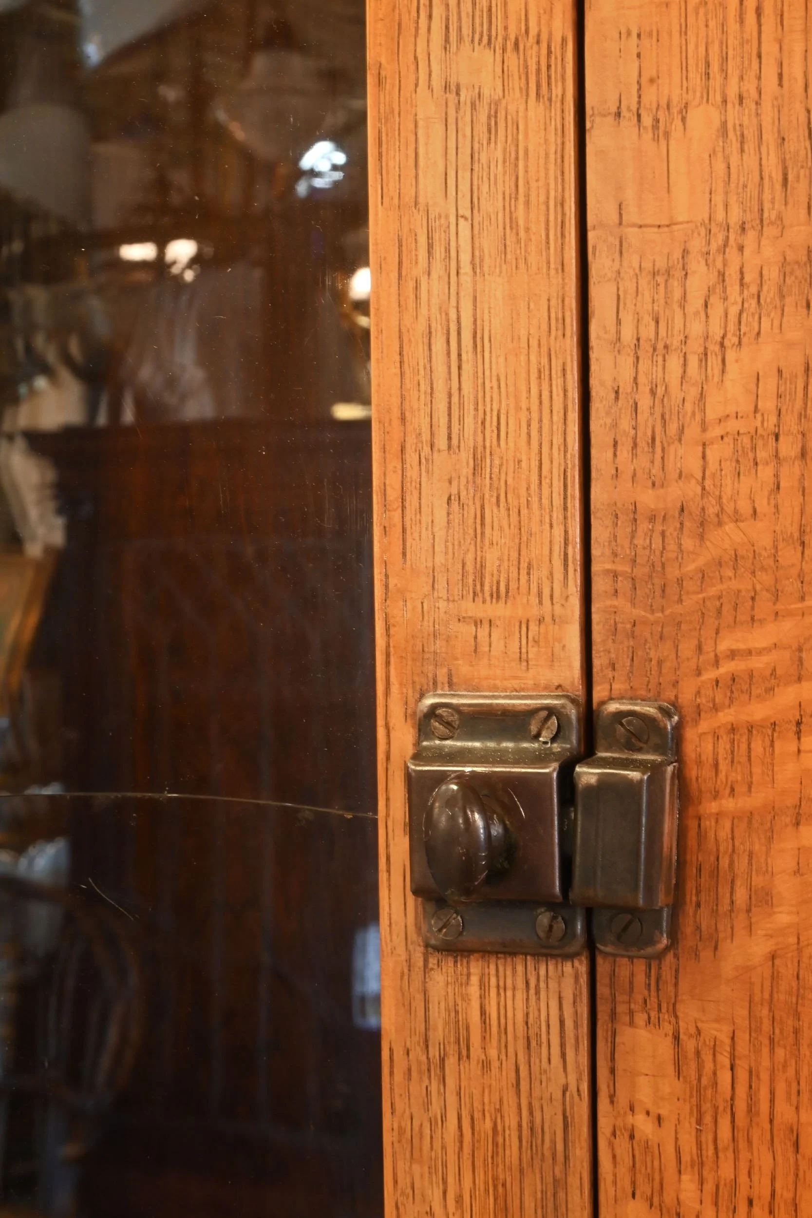 24874+quartersawn+golden+oak+built+in+cabinet+with+glass+doors+and+simple+gothic+arch+detail+7.jpg