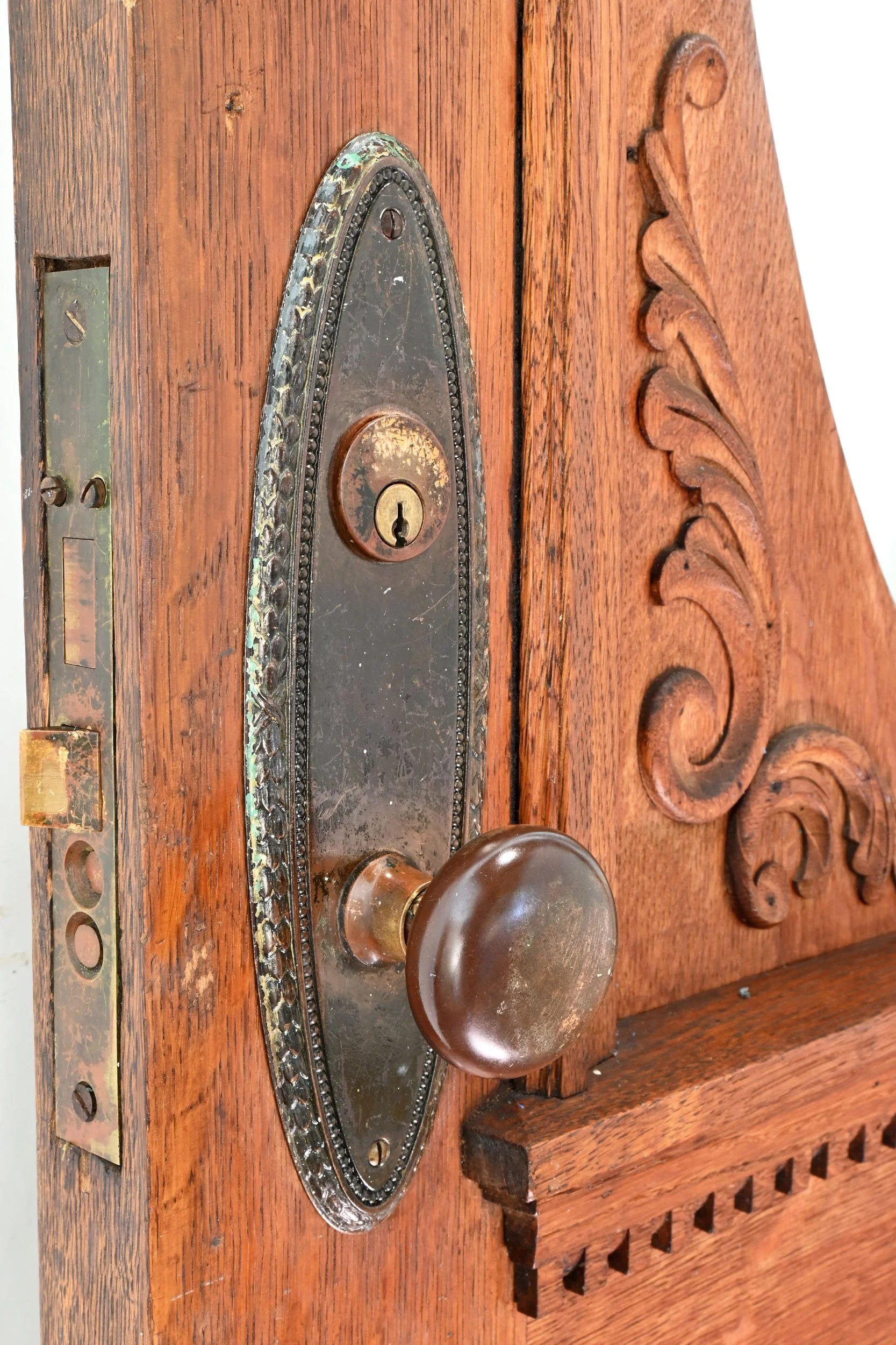 24783+carved+quarter+sawn+oak+entry+door+with+beveled+oval+window+4.jpg