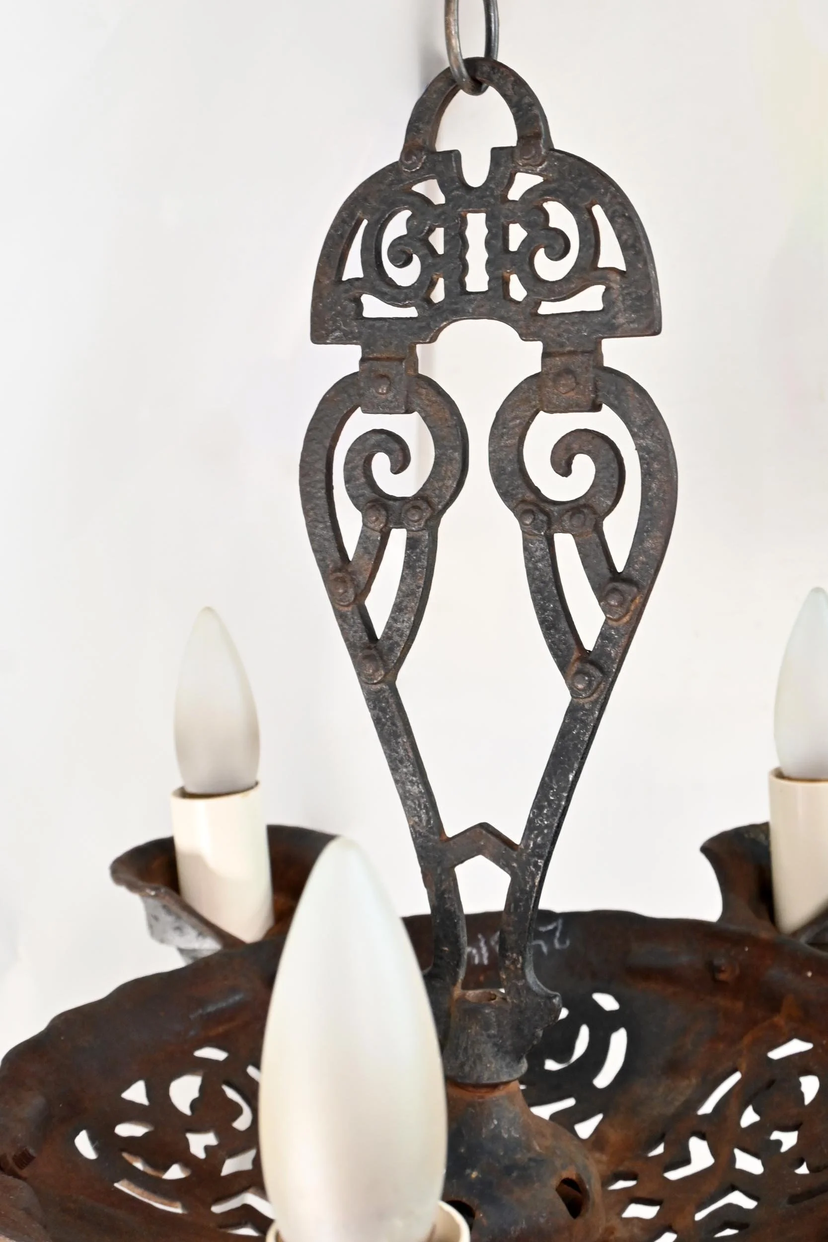 24014+puritan+cast+iron+tudor+five+candle+chandelier+4.jpg