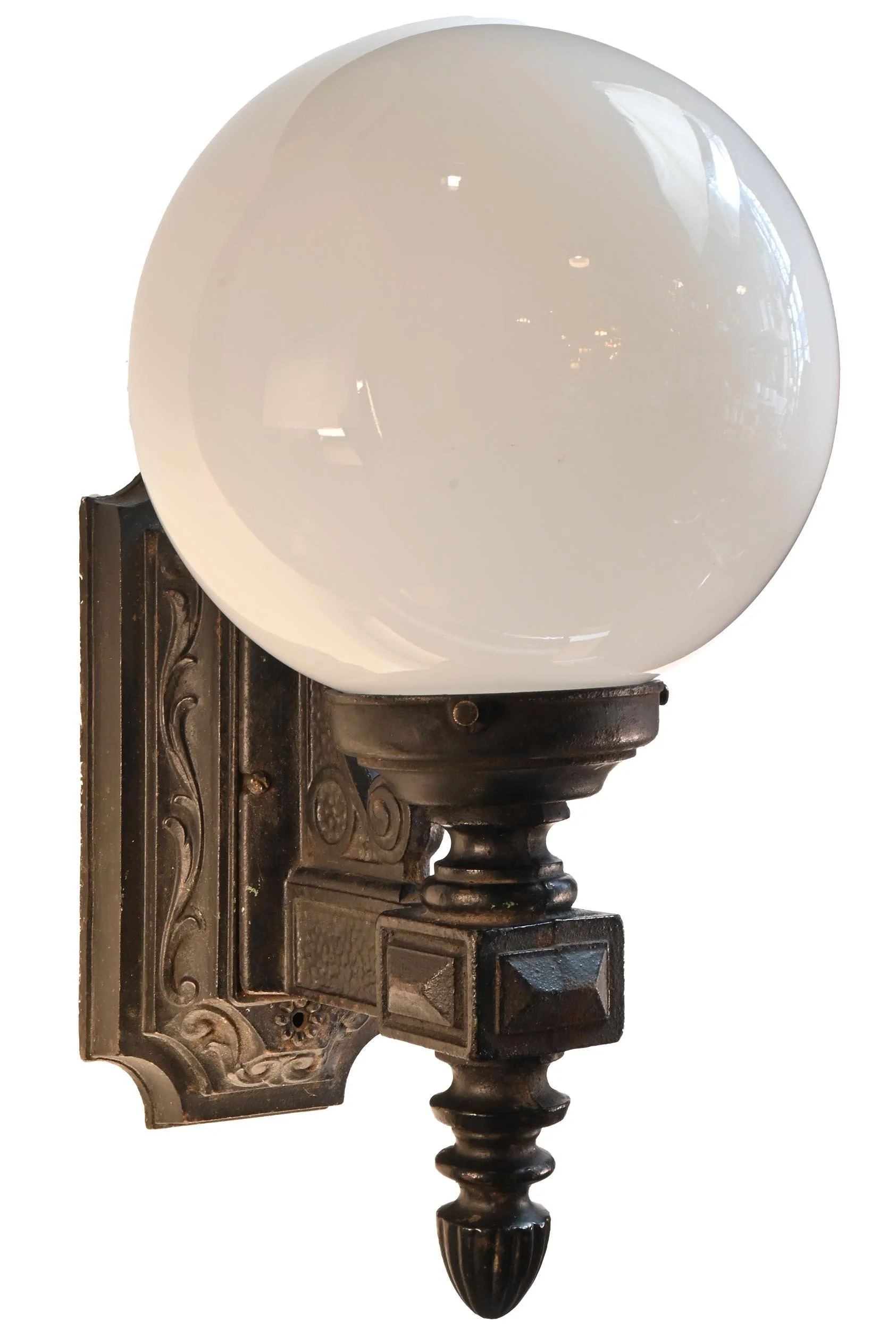 25175+cast+iron+exterior+single+sconce+with+globe+1.jpg