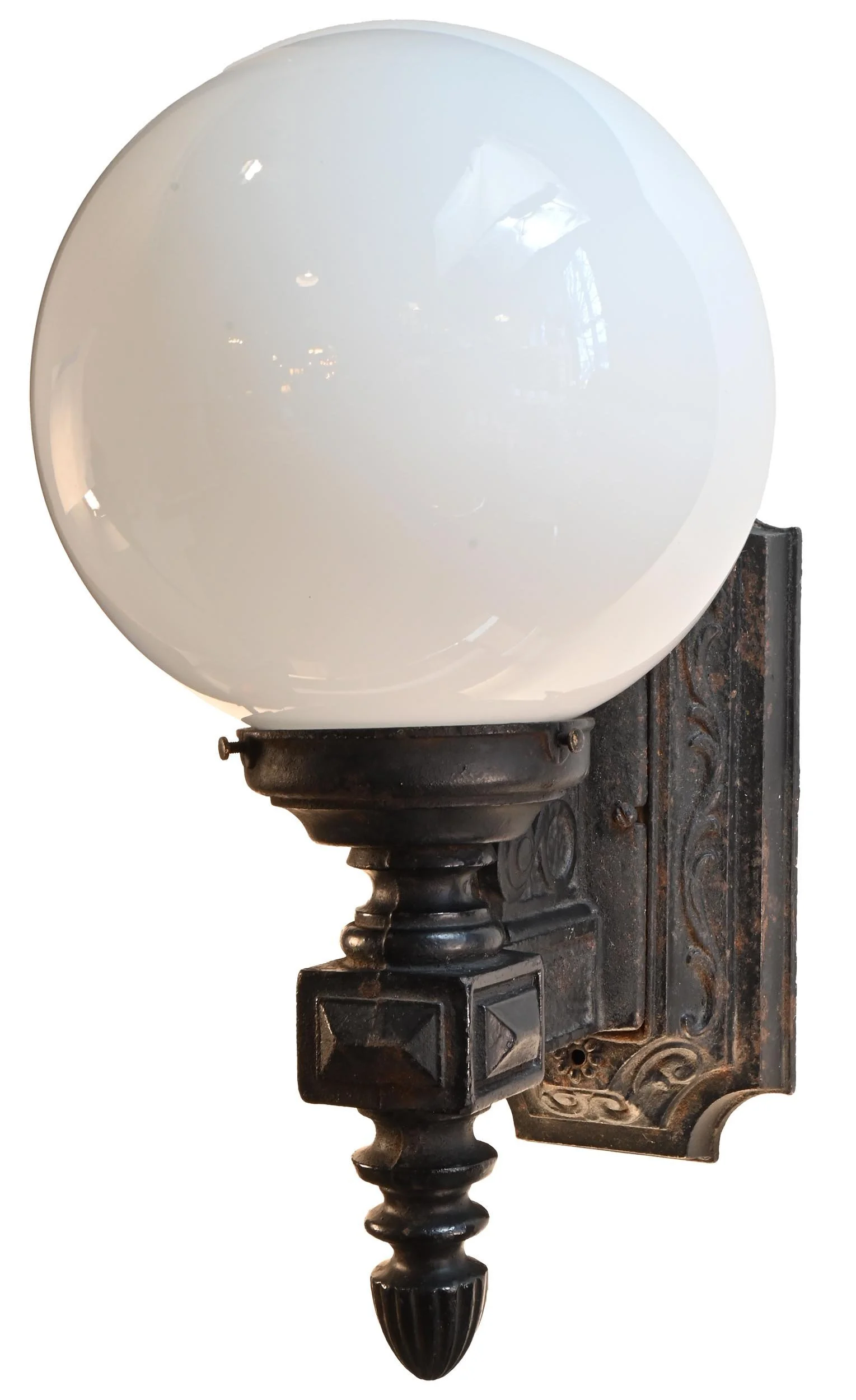 25175+cast+iron+exterior+single+sconce+with+globe+3.jpg