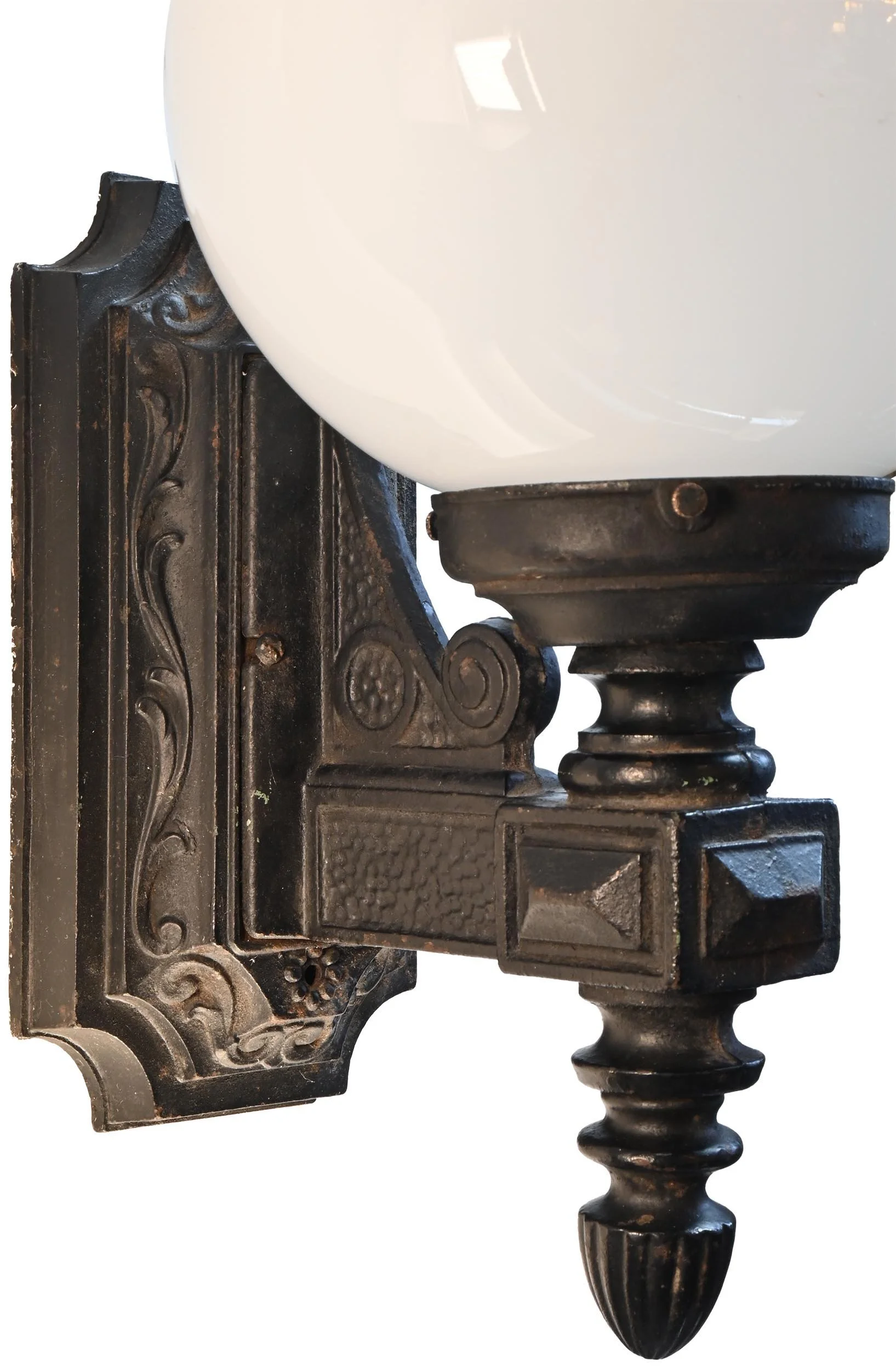 25175+cast+iron+exterior+single+sconce+with+globe+2.jpg