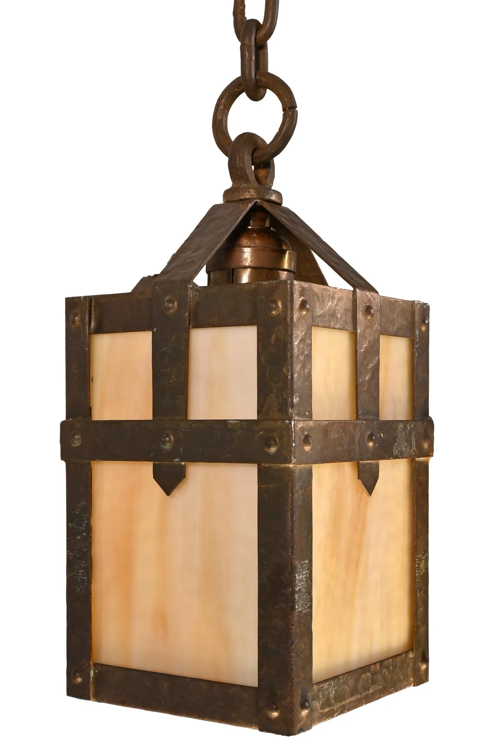 25283+hammer+4+lantern+a%26c+iron+chandelier+1.jpg