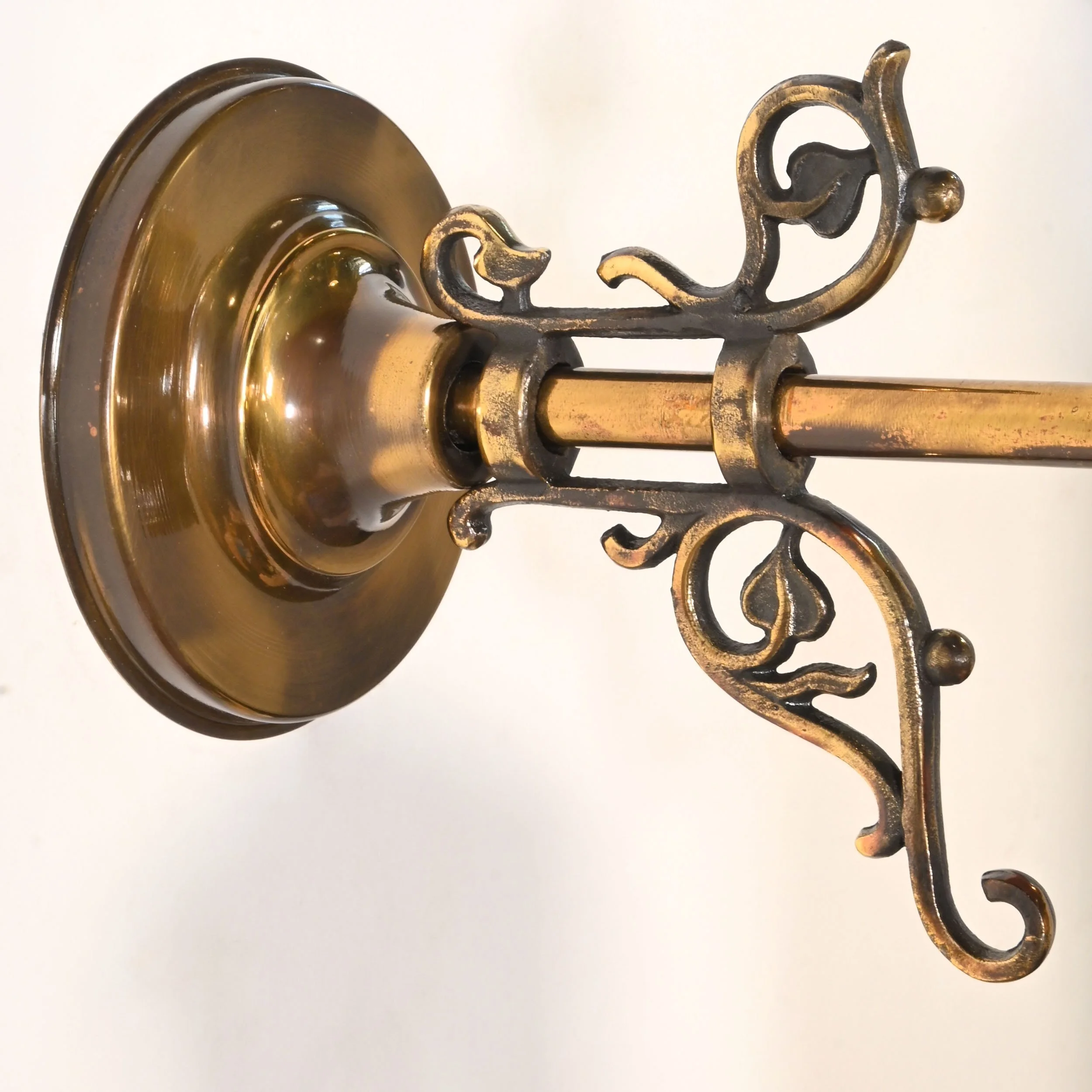 25373+cast+brass+sconce+with+caramel+slag+glass+3.jpg