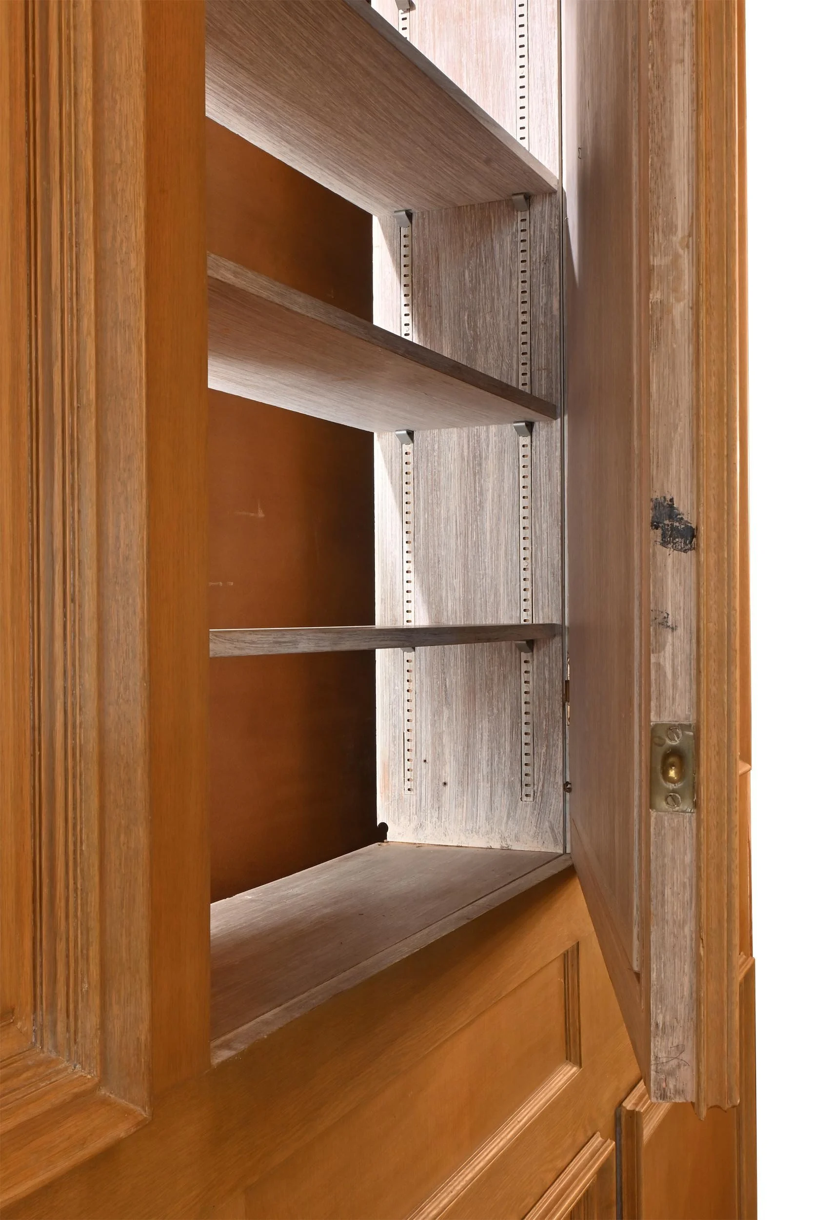 25195+paneled+oak+wall+hidden+bookcases+4.jpg