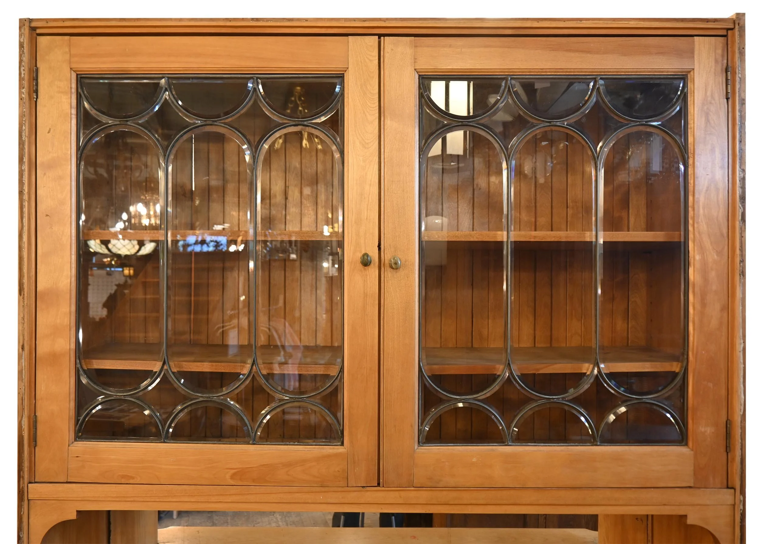 25440+maple+buffet+with+beveled+glass+doors+4.jpg