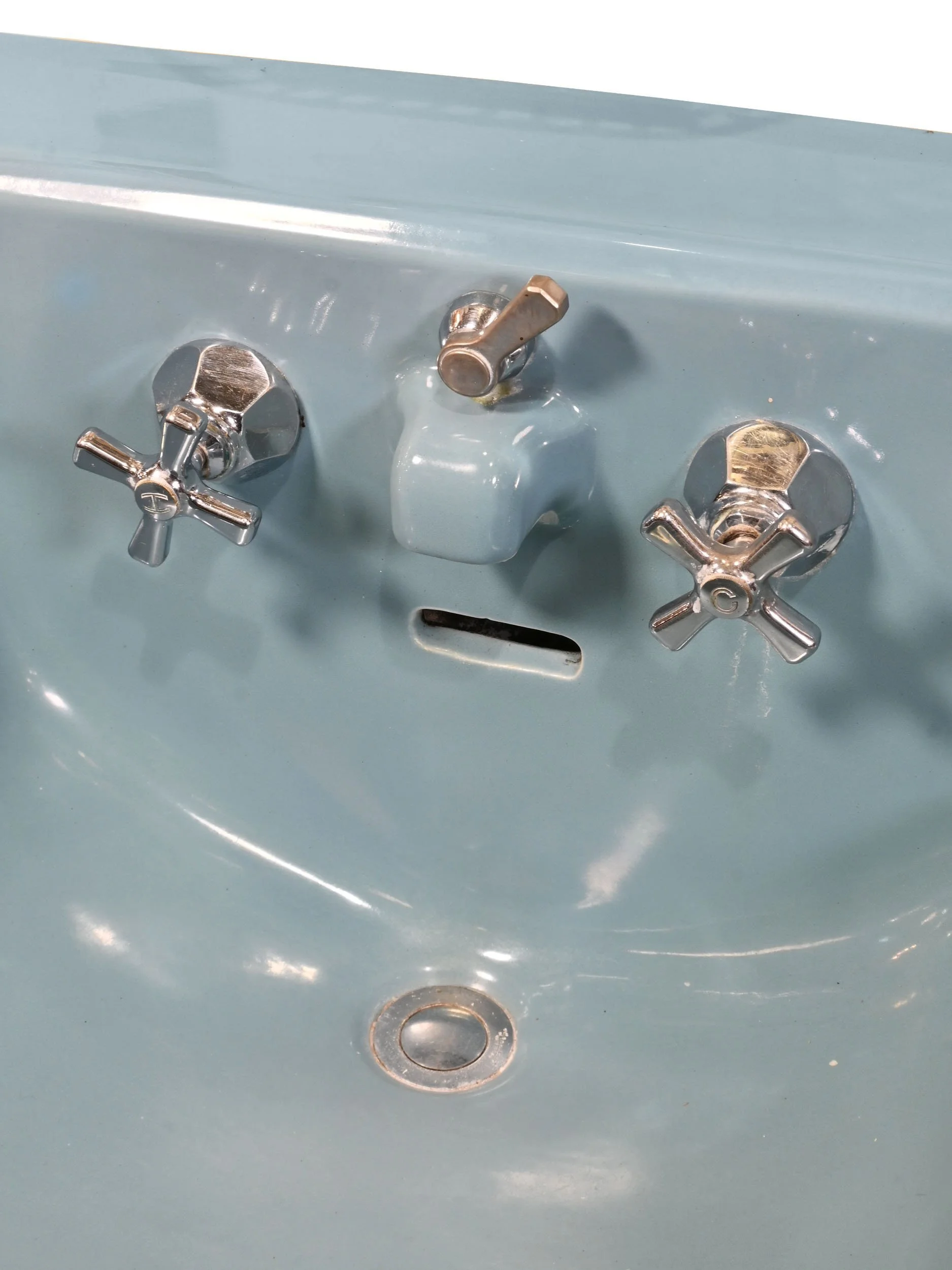 25560+big+light+blue+porcelain+sink+with+double+towel+bars+4.jpg