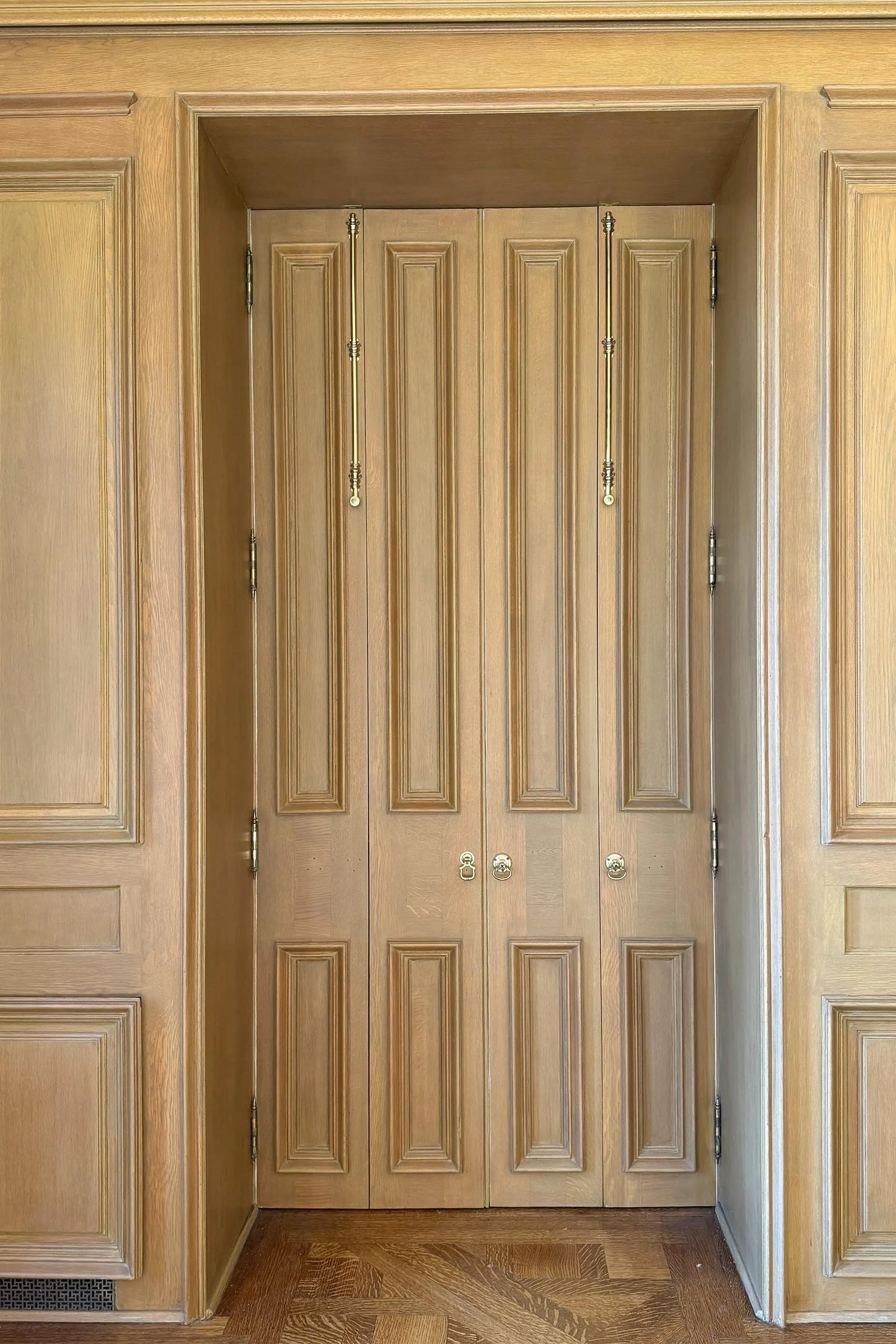 25180+BIFOLD+door+unit+in+frame+2A.jpg