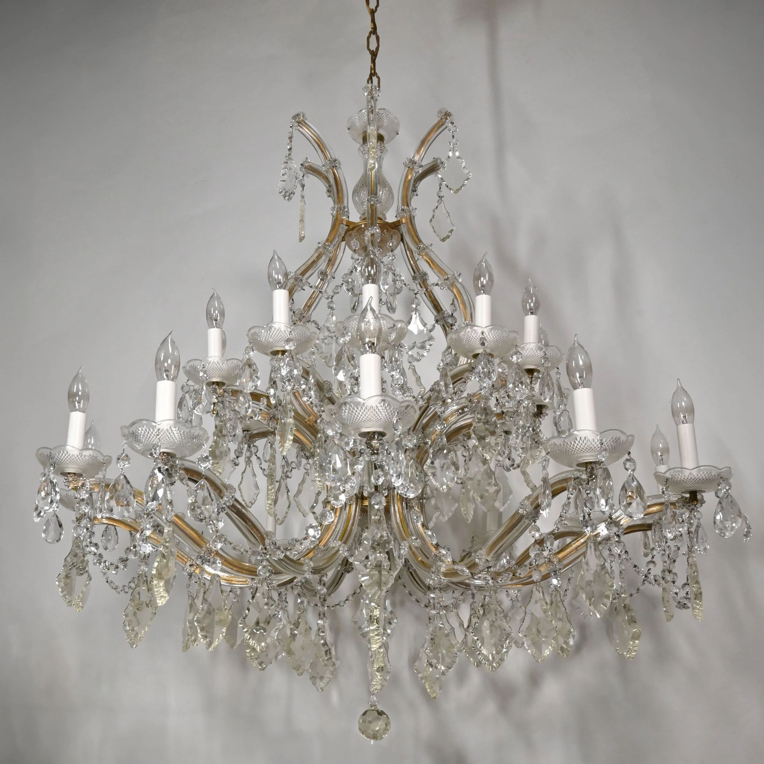25691+25+candle+glass+and+crystal+maria+theresa+chandelier+2.jpg