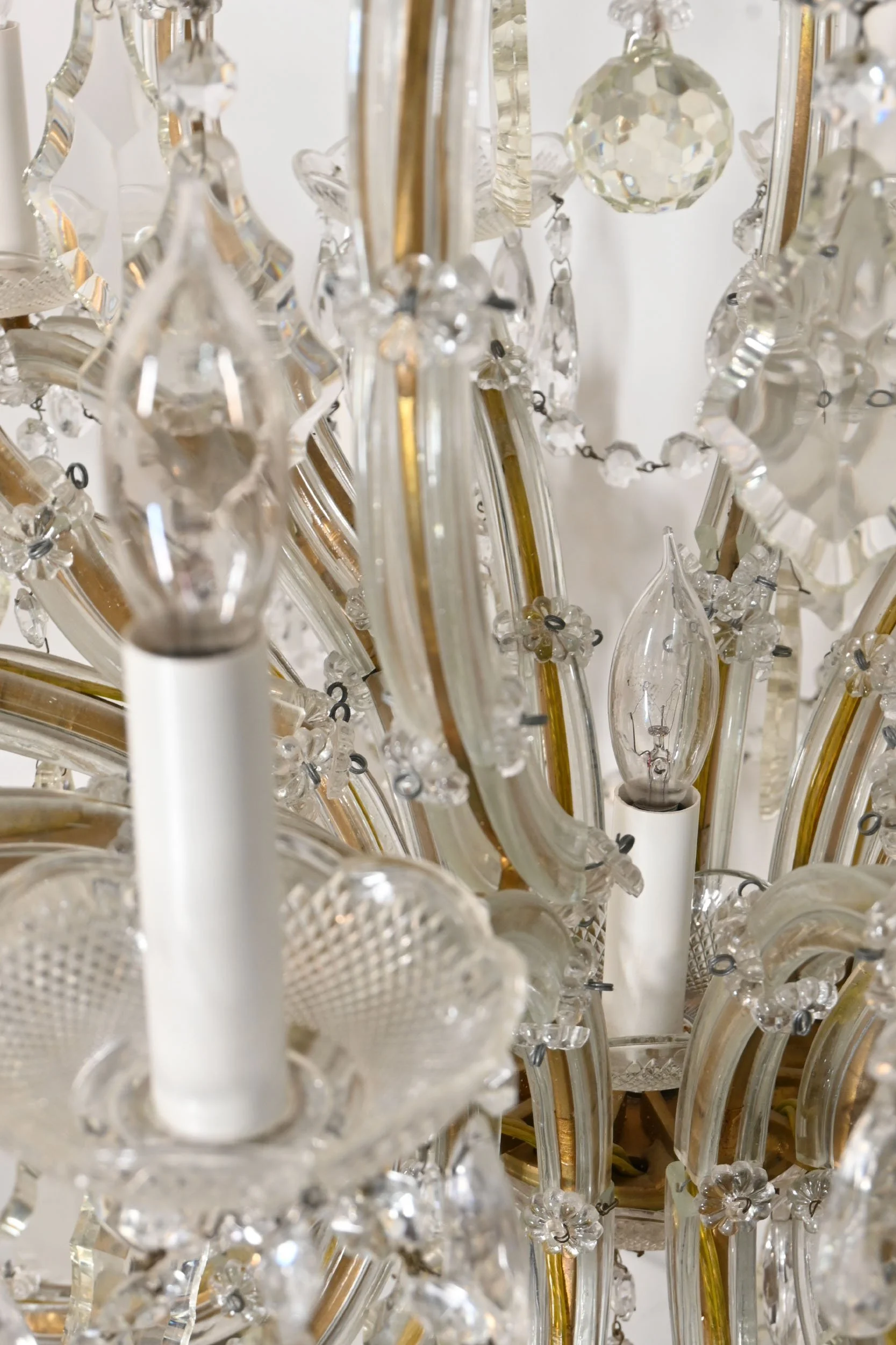 25691+25+candle+glass+and+crystal+maria+theresa+chandelier+3.jpg