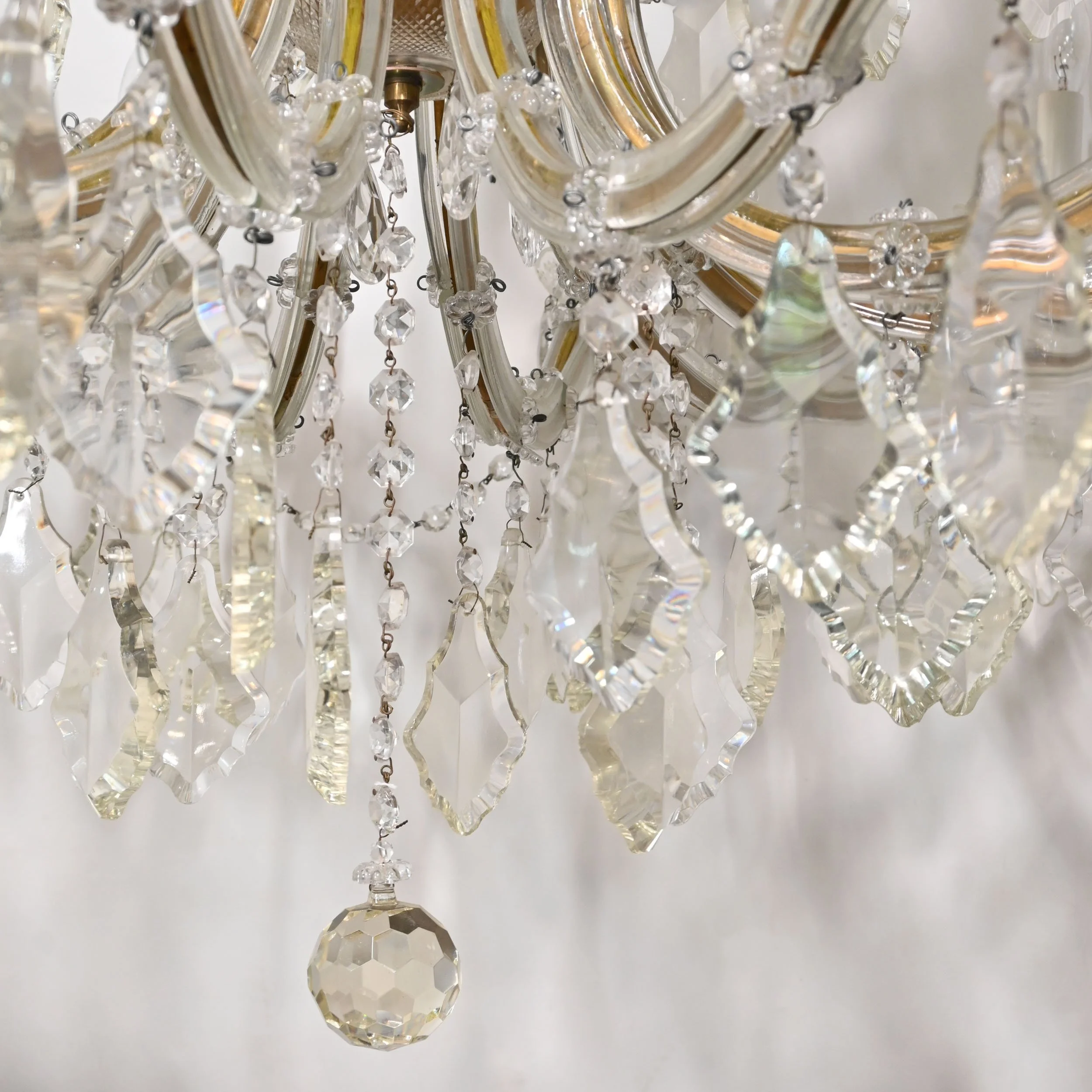 25691+25+candle+glass+and+crystal+maria+theresa+chandelier+4.jpg
