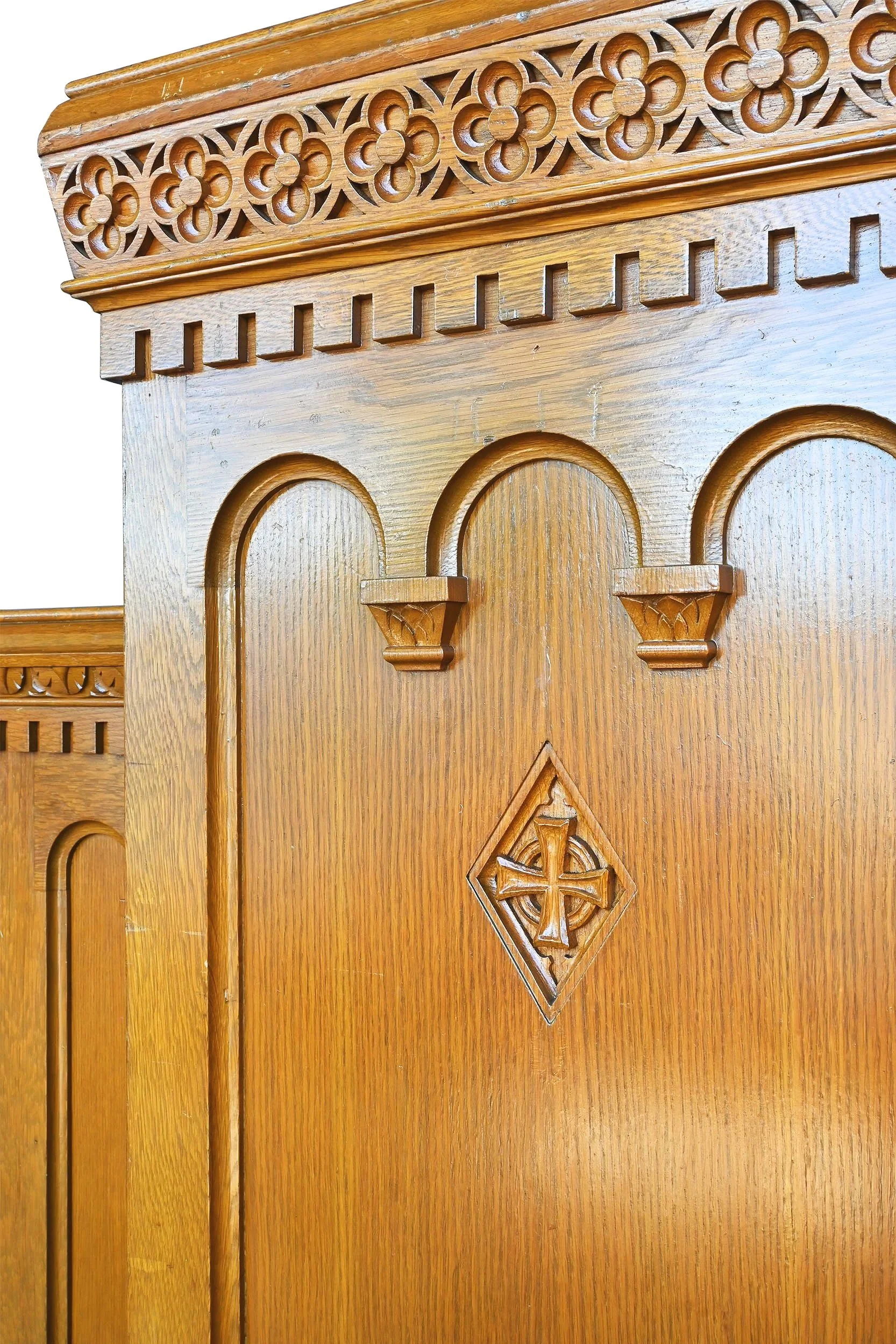 27749+gothic+oak+pulpit+with+carved+cross+and+floral+details+4.jpg