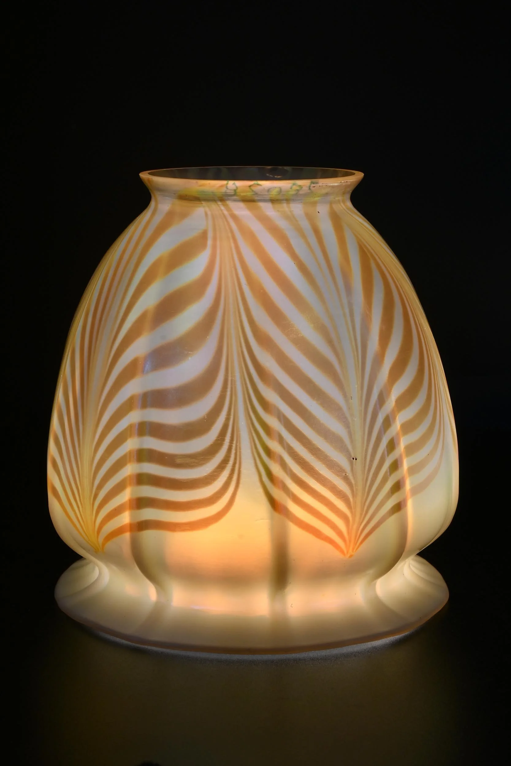 28028 steuben translucent white with gold pulled feather 1.jpg